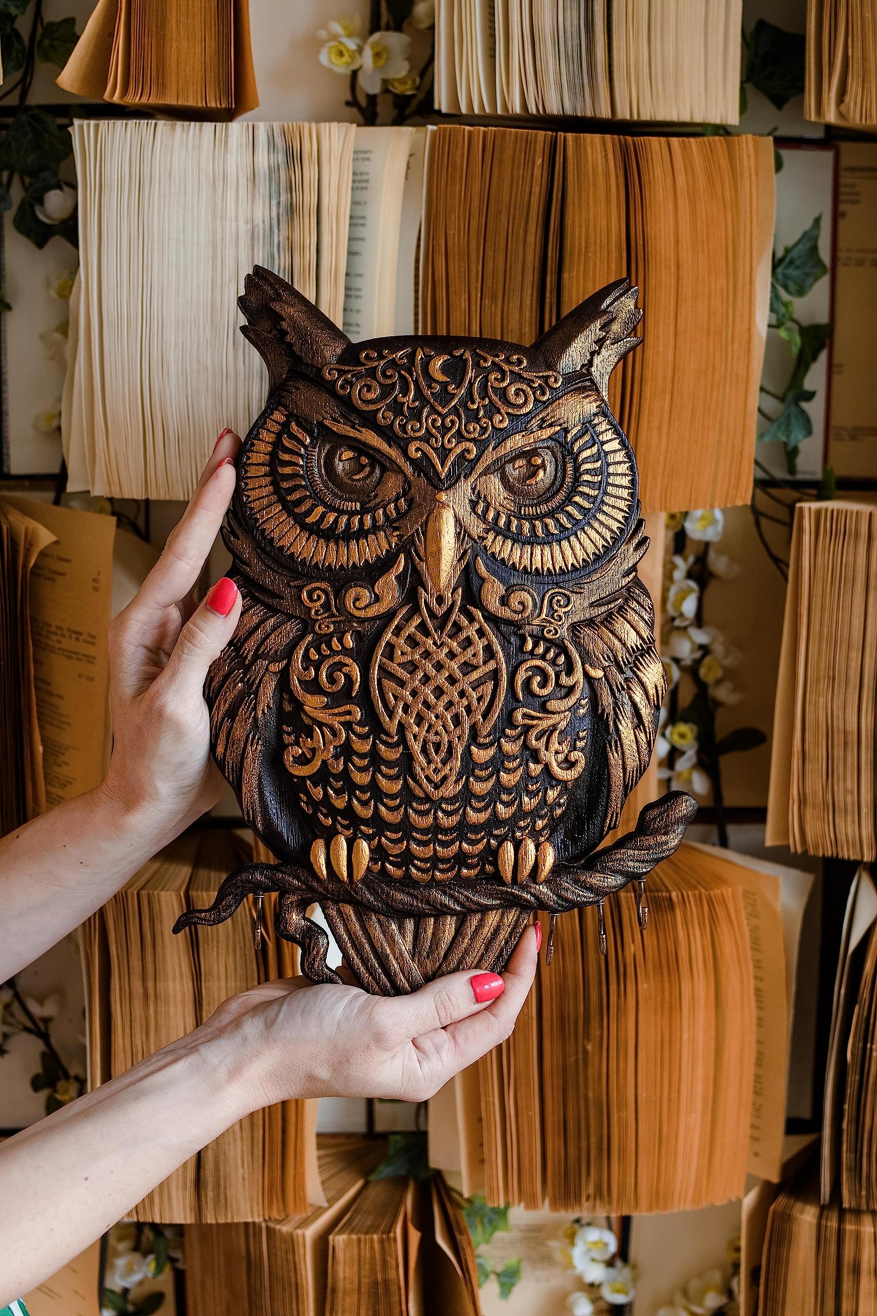 Wooden Carved Owl Key Holder Wall Hook - Unique Home Decor & Wall Art for Keys, Hats, and Coats | Perfect Housewarming Gift for Kitchen, Entryway, or Bedroom