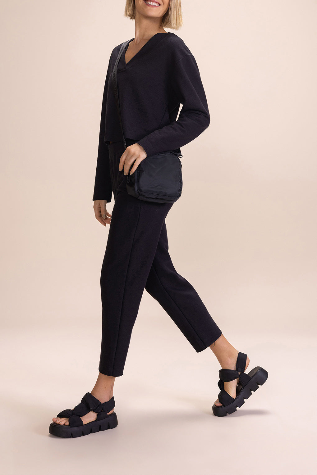Rino Stone Cropped Sweatshirt for Women - Trendy Oversized Pullover Hoodie with Front Pocket | Perfect for Casual Outfits, Streetwear Fashion & Loungewear