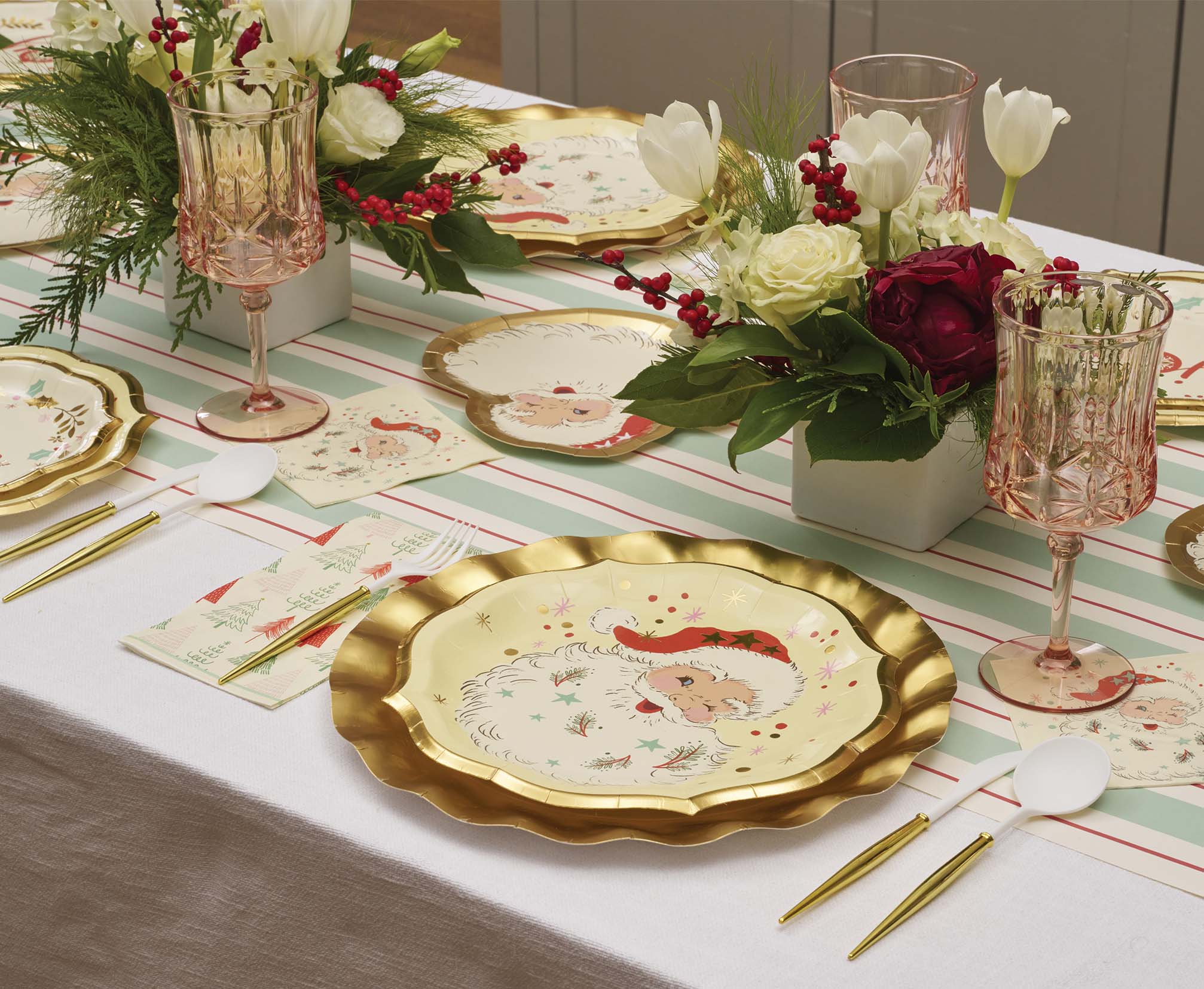 Vintage Santa Christmas Dinner Plates Set of 8 - Holiday Tableware for Festive Parties & Family Gatherings