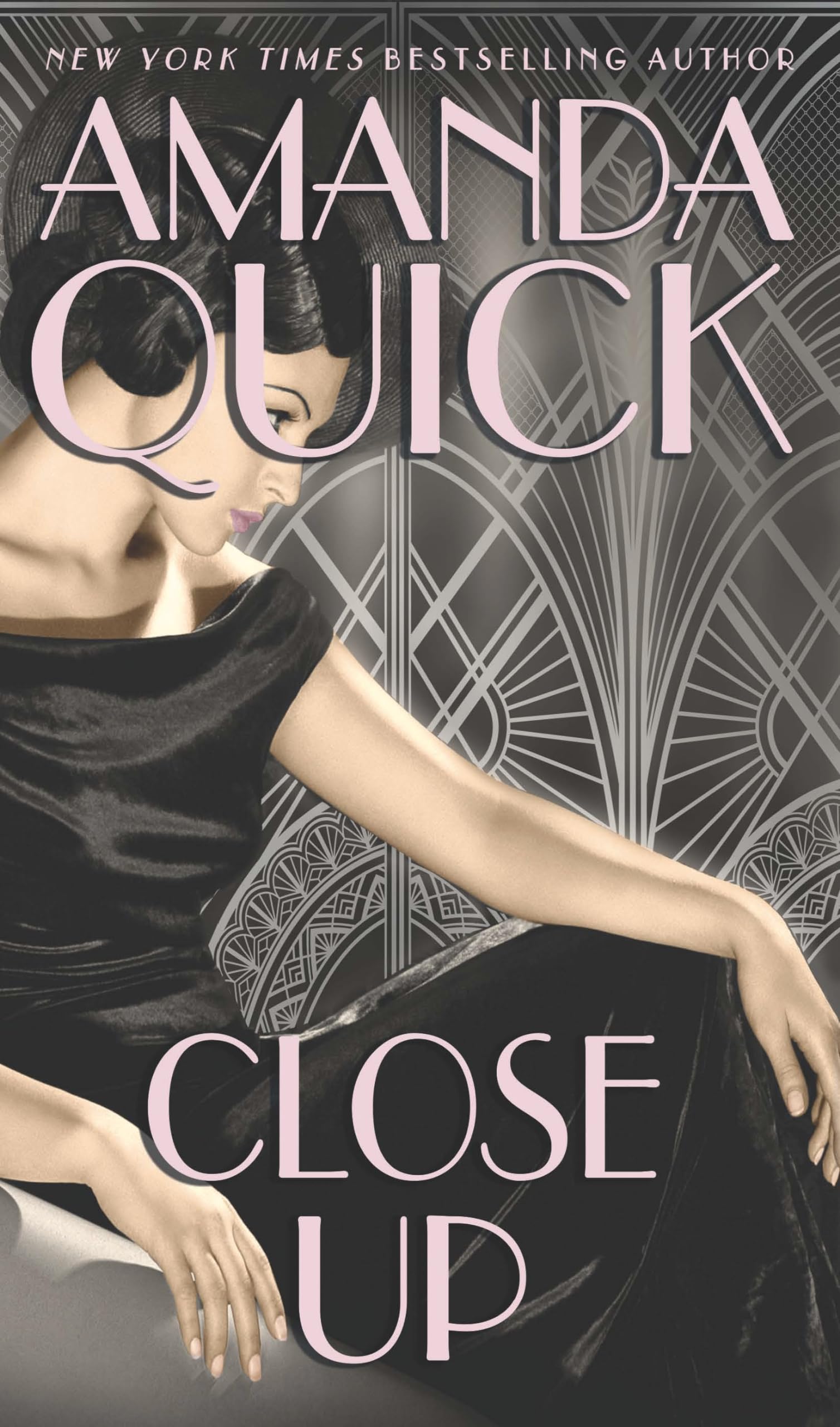 Close Up - Thorndike Press Large Print Basic Edition - Perfect for Reading Comfort & Low Vision Needs