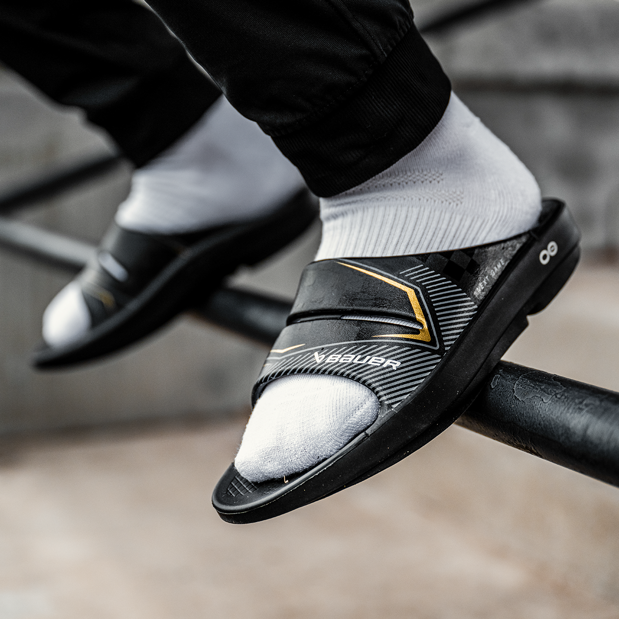 Bauer OOFOS Bartlett Senior Recovery Slides - Comfortable Arch Support Sandals for Men & Women - Perfect for Post-Workout, Relaxation & Everyday Wear