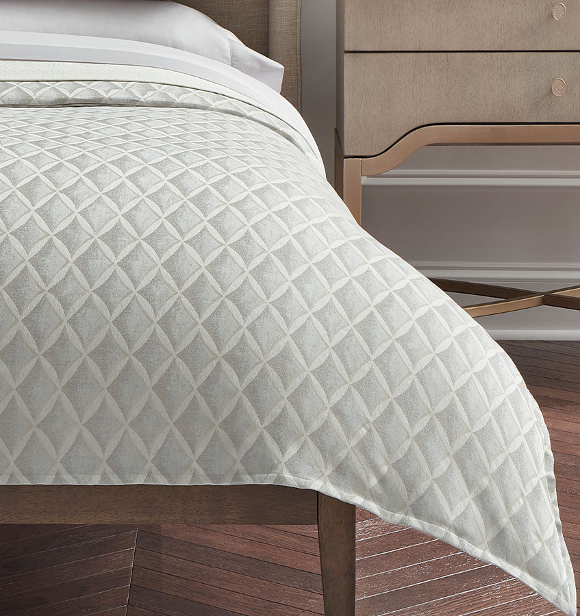 Luxury Renza Duvet Cover Set - Soft & Breathable Bedding for All Seasons - Perfect for Master Bedroom, Guest Room & Hotel Decor