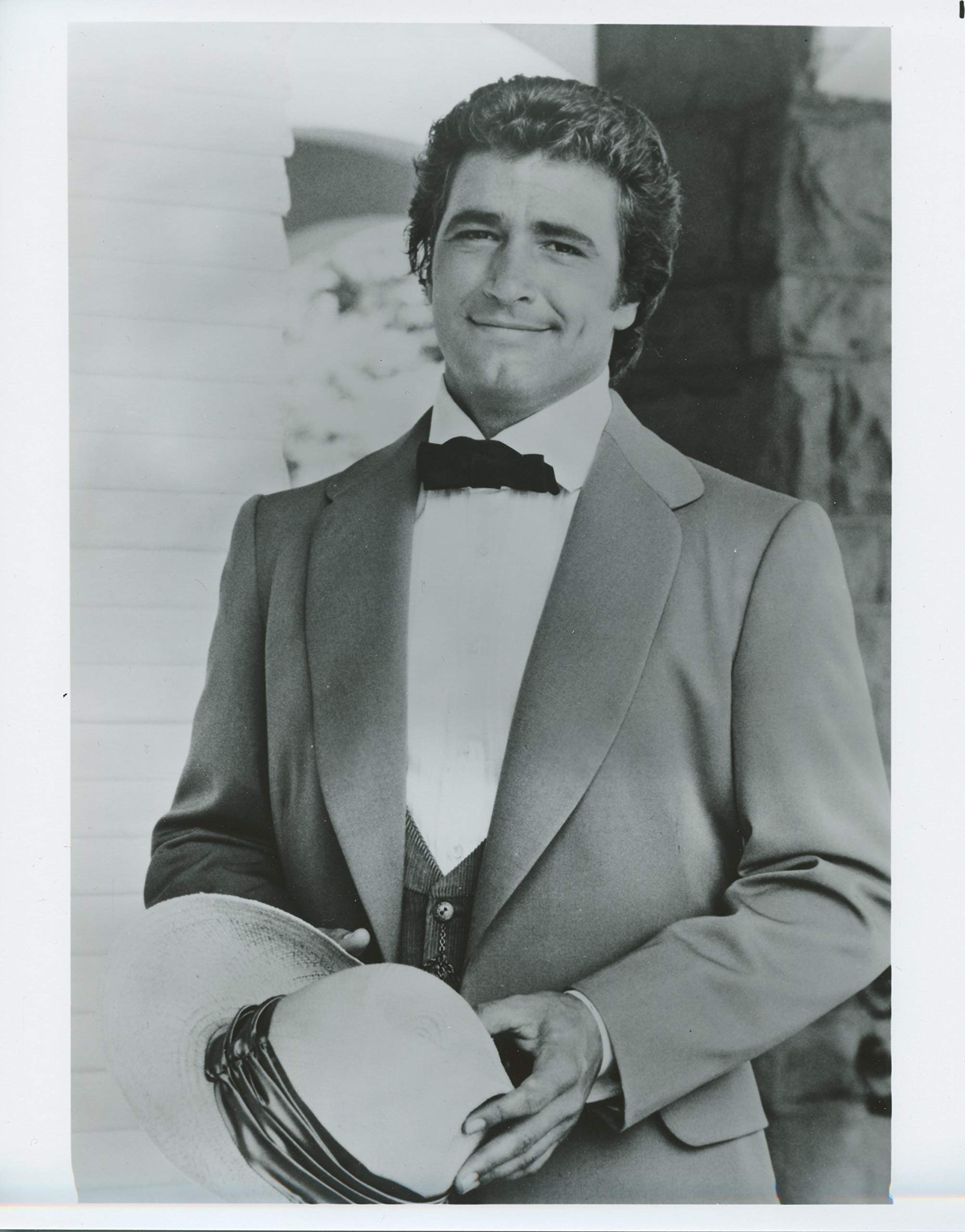 Lee Horsley 8x10 Photo #W5150 - Vintage Celebrity Collectible for Fans, Home Decor & Memorabilia Display