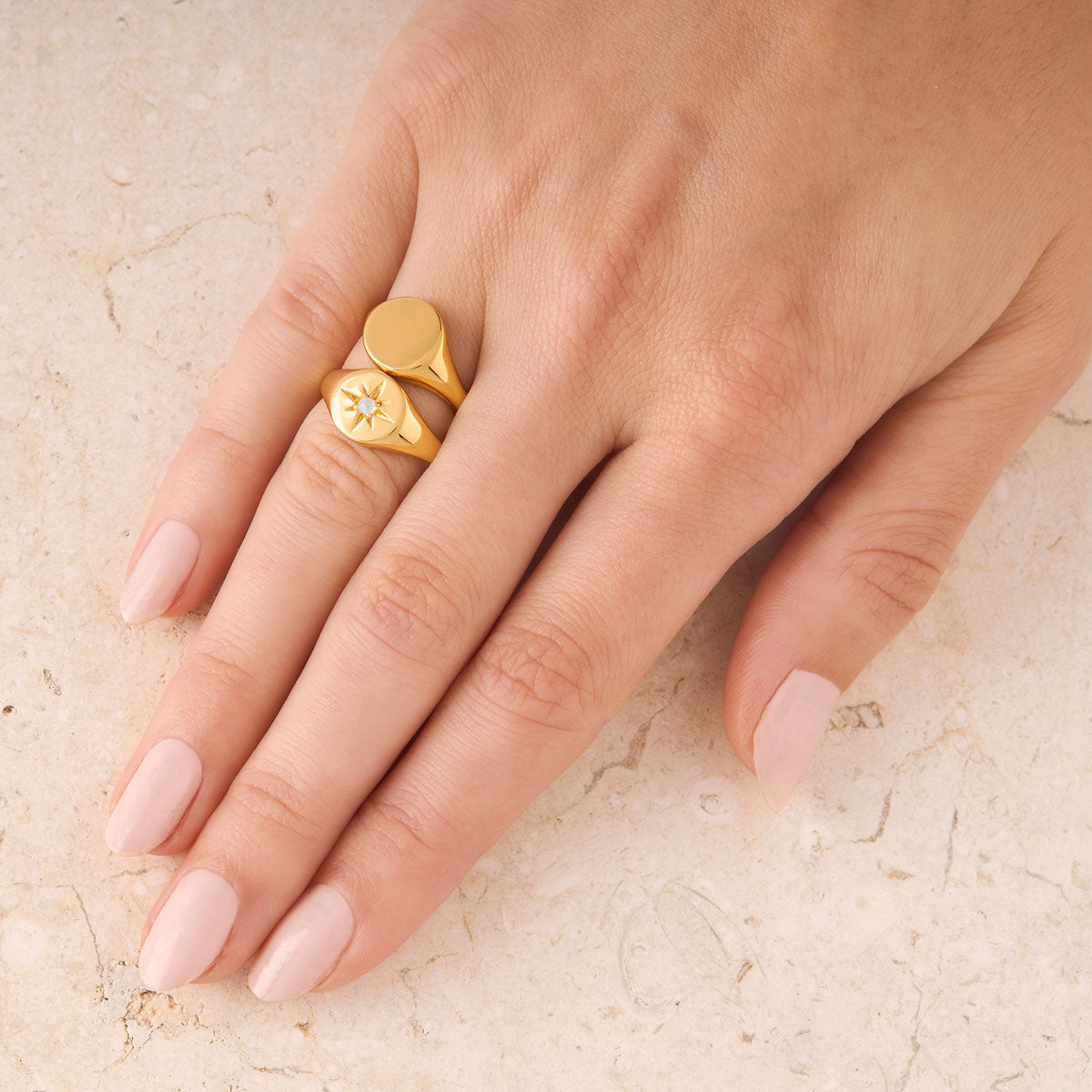 Elegant Gold Signet Ring for Men & Women - Personalized Engraved Seal Ring - Perfect for Weddings, Gifts & Formal Occasions