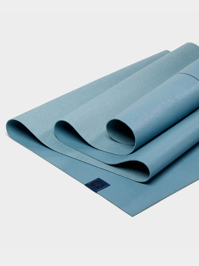 Manduka eKO SuperLite Travel Yoga Mat 1.5mm - Eco-Friendly & Lightweight for Yoga, Pilates & Travel - Perfect for Home, Studio & Outdoor Workouts