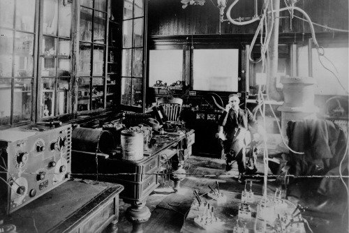 NIKOLA TESLA LAB Glossy Poster - High Quality Photo Print for Science & Inventor Enthusiasts - Perfect for Home, Office & Classroom Decor