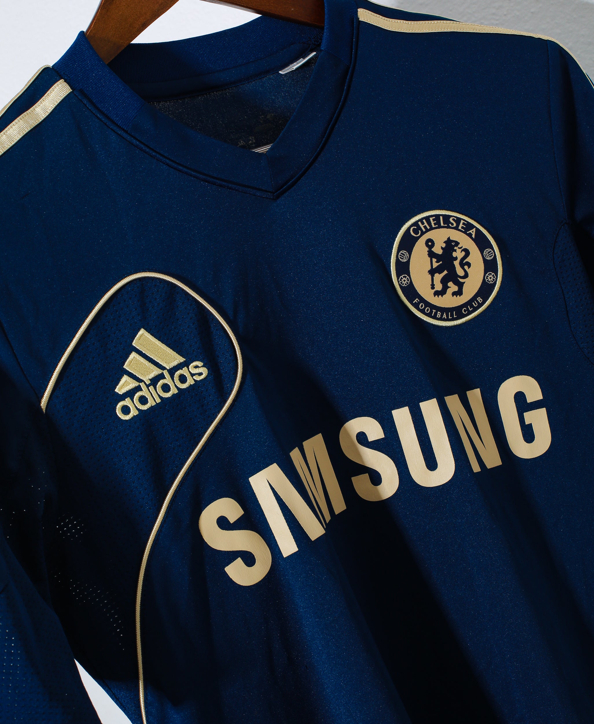 2009 Chelsea FC Training Jersey (Size S) - Authentic Football Shirt for Fans & Players - Perfect for Matches, Training & Casual Wear