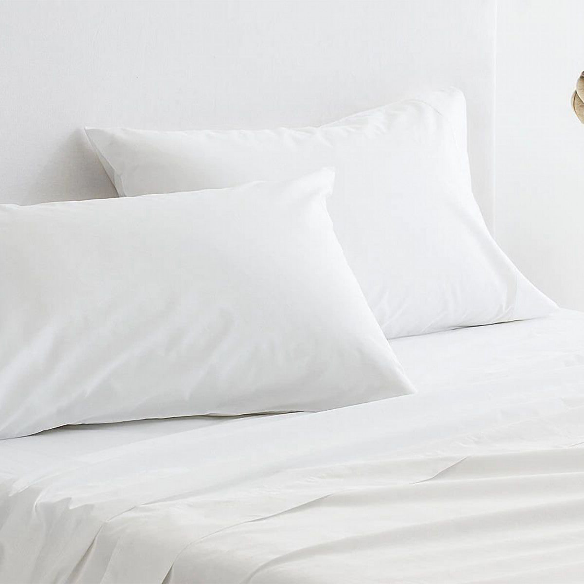 Sheridan 300TC Organic Classic Percale Snow Sheet Set - Premium Soft & Breathable Bed Sheets for Comfortable Sleep - Perfect for Master Bedroom, Guest Room & Hotel Use