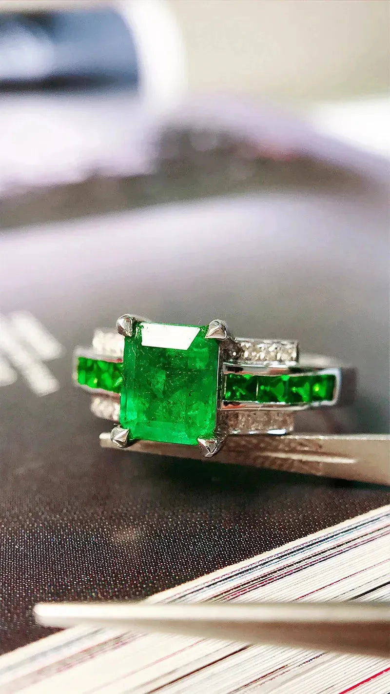 18K White Gold Emerald and Diamond Ring for Women | Minimalist Luxury Jewelry | Perfect for Parties, Weddings & Special Occasions