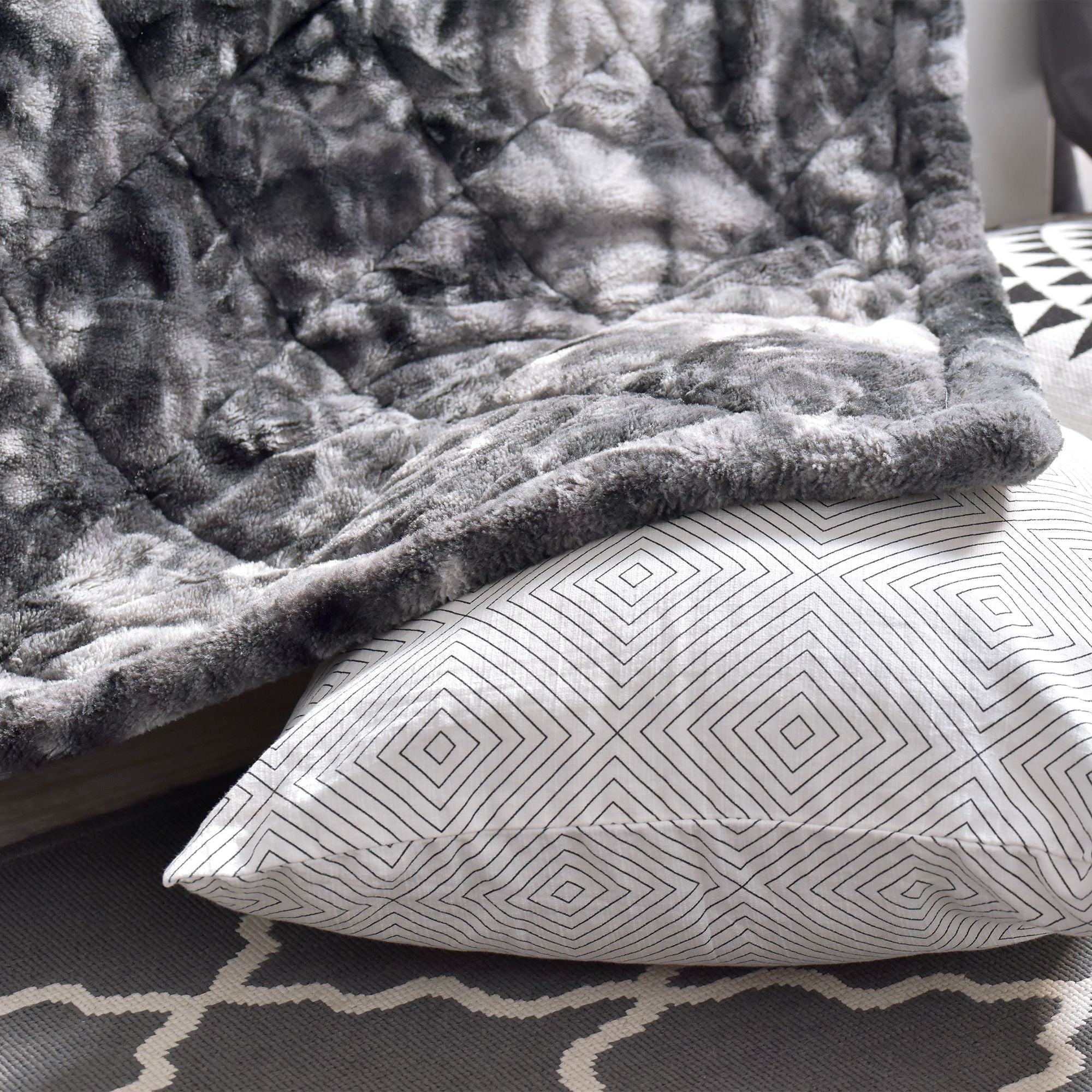 Soft Hug Me Faux Weighted Throw Blanket for Adults - Anxiety Relief & Stress Reduction - Perfect for Couch, Bed, and Relaxation