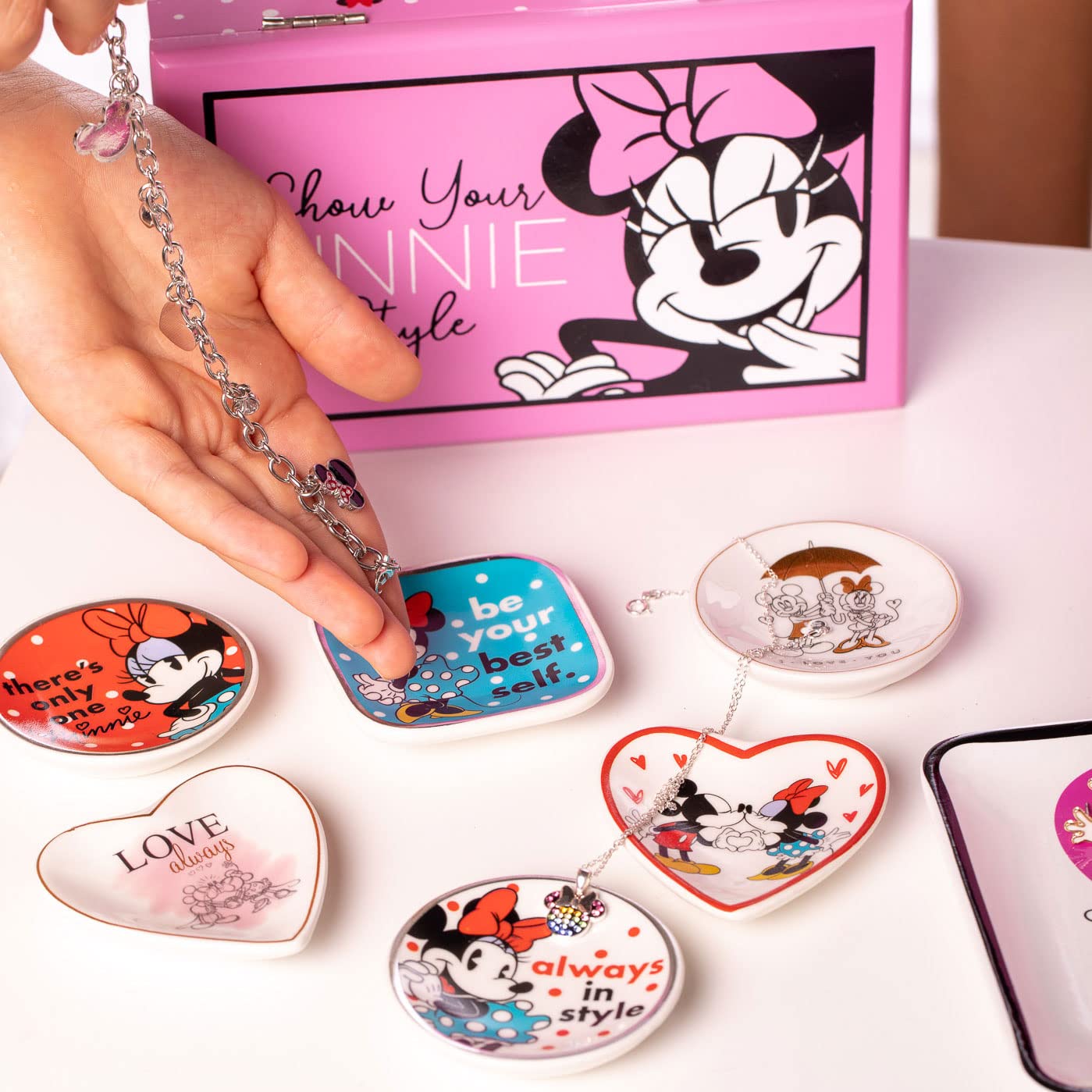 Disney Minnie Mouse Pink Jewelry Box & Organizer - Officially Licensed Show Your Minnie Style (VX700651L) | Perfect for Girls' Room Decor, Gift for Disney Fans & Jewelry Storage