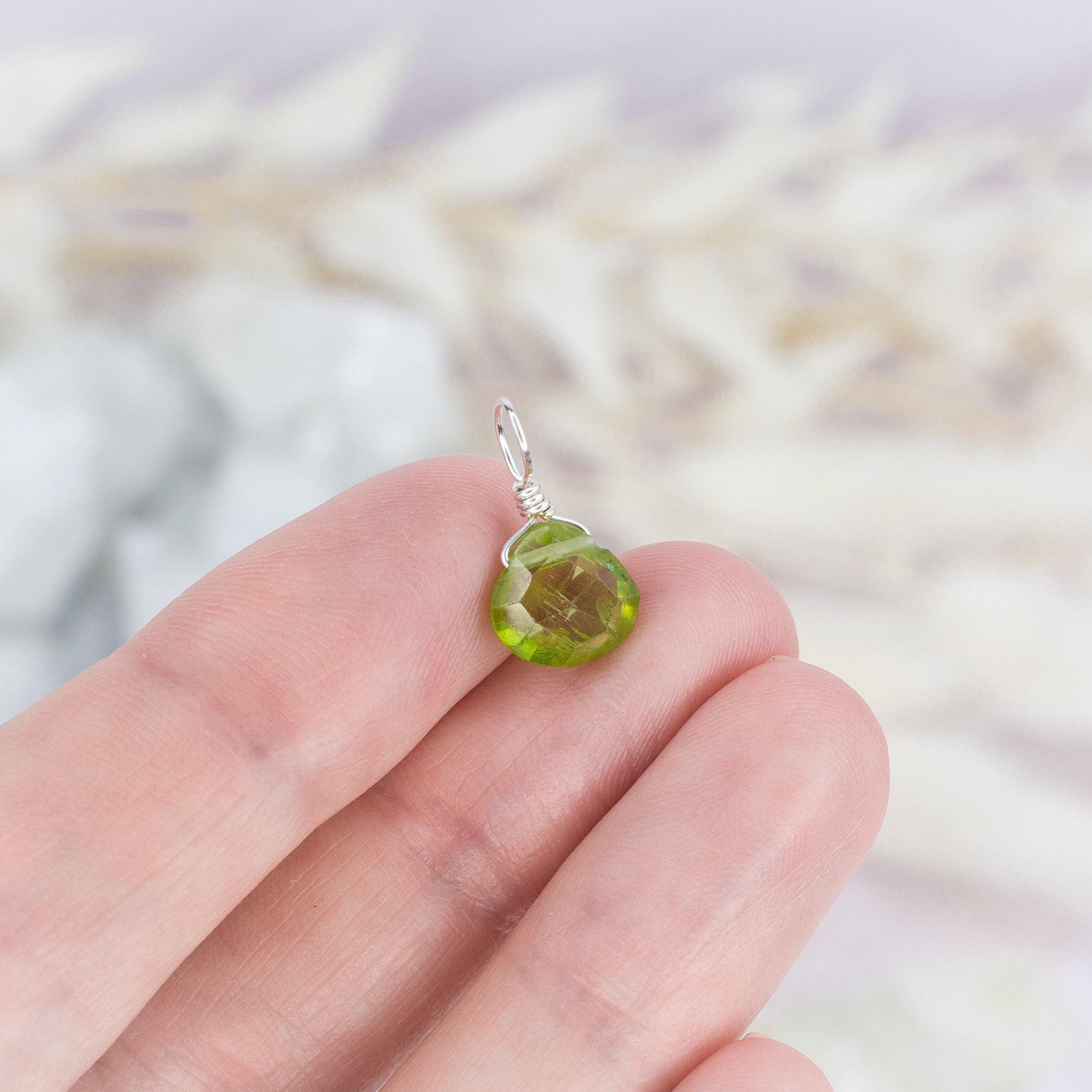Exquisite Tiny Peridot Teardrop Gemstone Pendant Necklace - Elegant Green Birthstone Jewelry for Women - Perfect for Everyday Wear, Gift Giving & Special Occasions