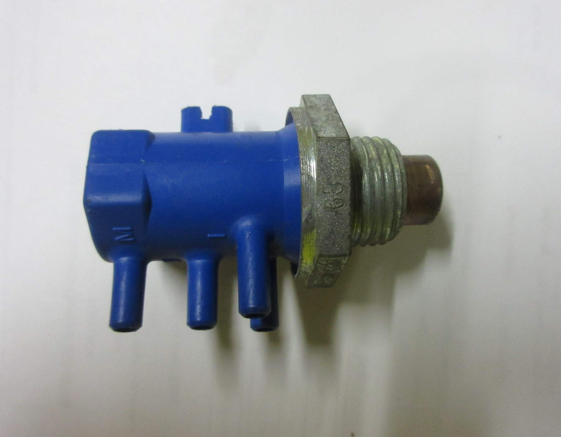 GM V8 400 CID Ported Vacuum Switch 3040871 - Replacement Part for Classic Cars & Trucks - Perfect for Engine Performance & Restoration Projects