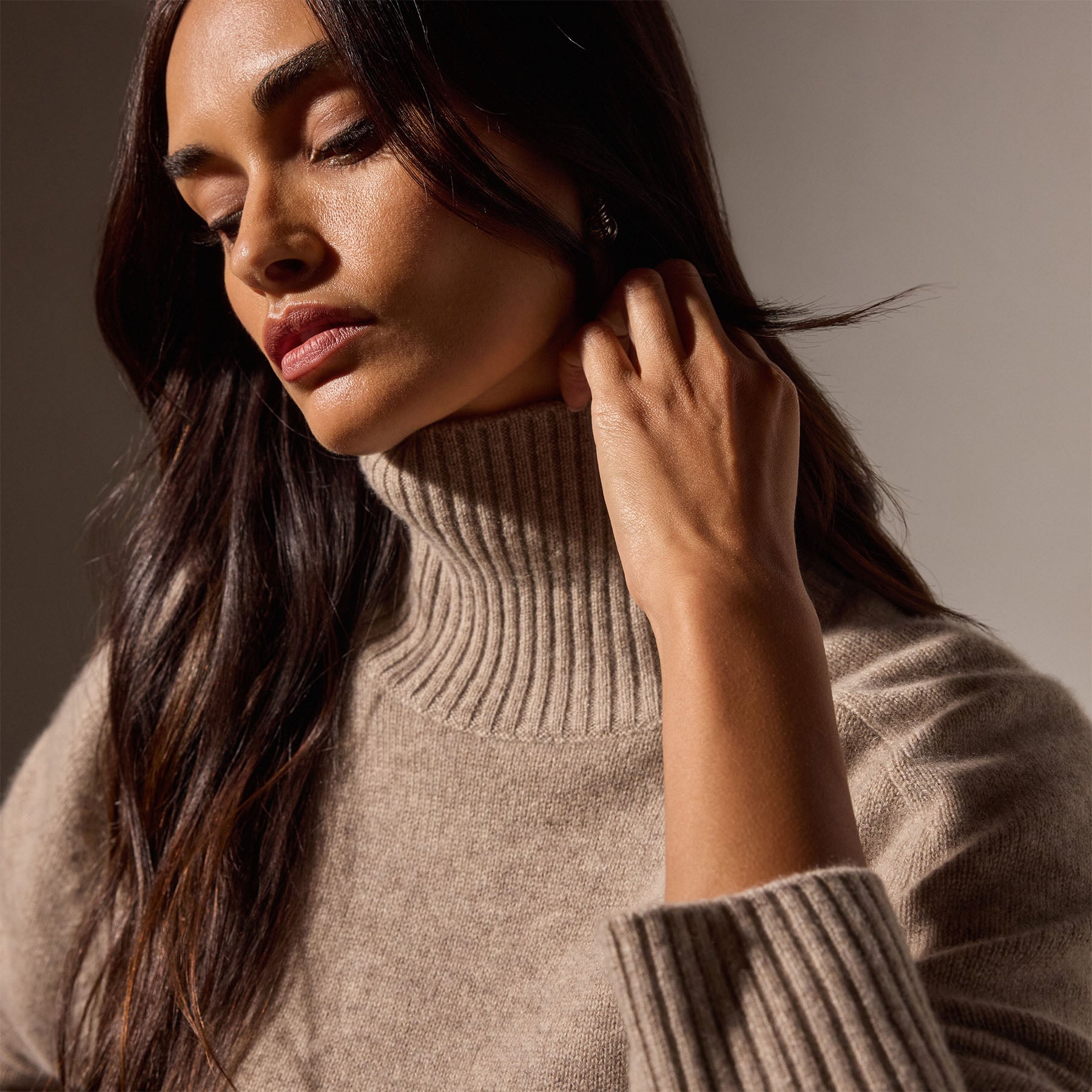 Luxury Cashmere Turtleneck Sweater for Women - Soft Winter Warm Pullover - Perfect for Office, Date Night & Holiday Outfits