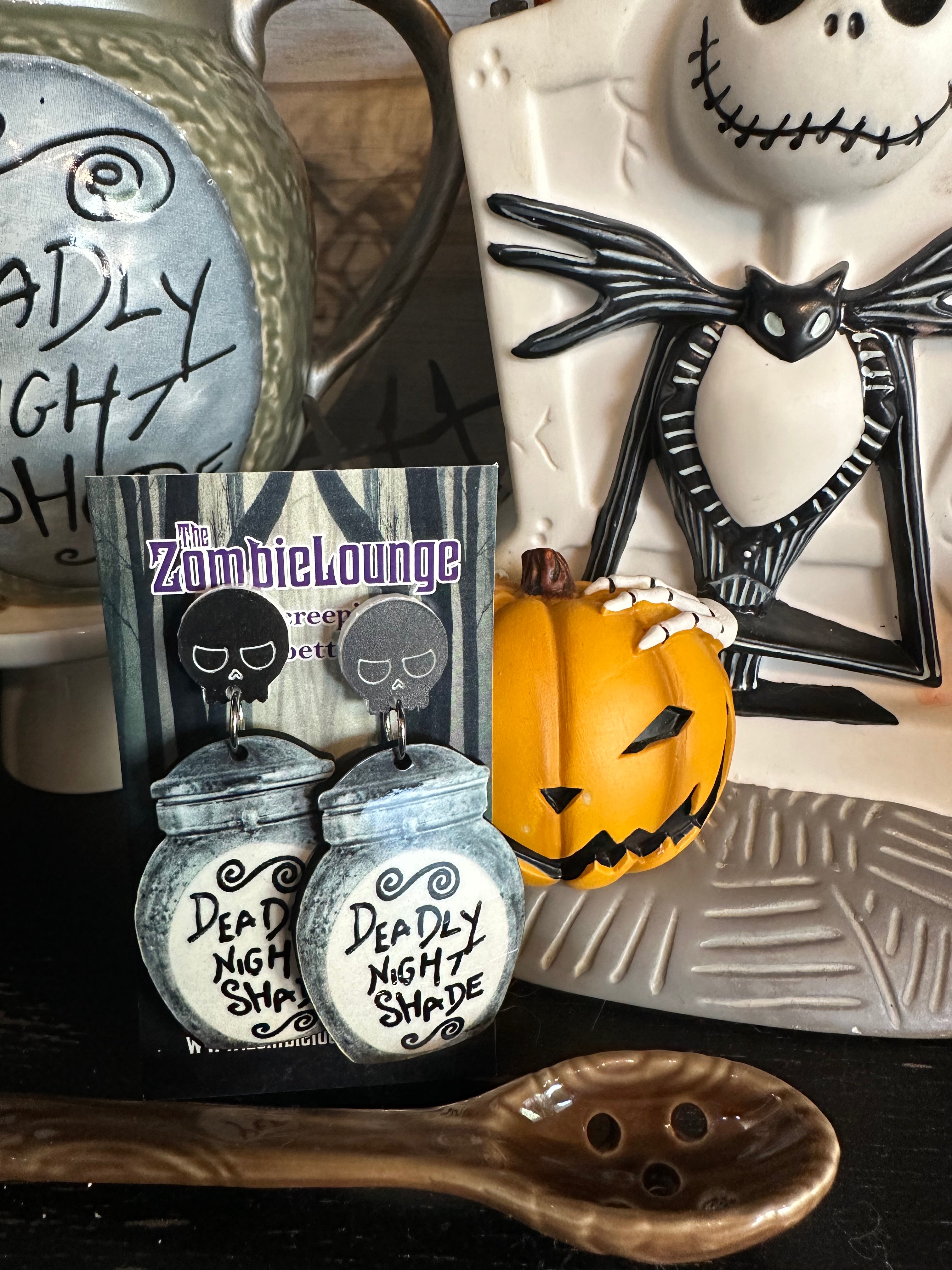 Gothic Deadly Nightshade Earrings for Women - Vintage Poison Berry Dangle Jewelry - Perfect for Halloween, Cosplay & Dark Aesthetic Outfits