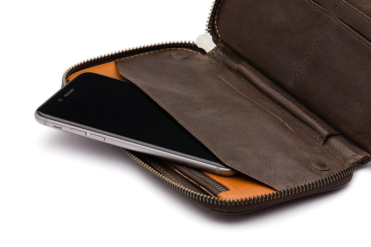 Bellroy Carry Out Wallet - Slim RFID Blocking Travel Wallet for Men & Women | Perfect for Everyday Use, Travel & Business (Black)