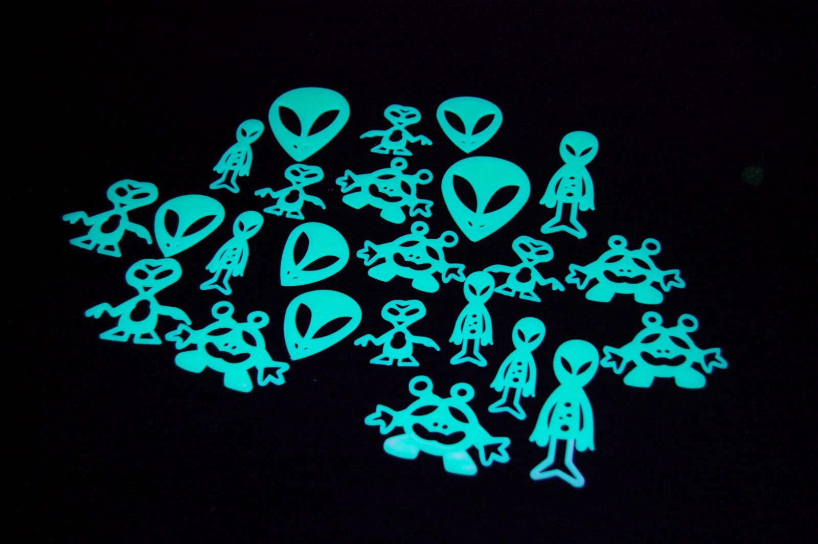 DirectGlow 24-Piece Glow in the Dark Alien Wall & Ceiling Stickers - Fun Space-Themed Room Decor for Kids Bedroom, Party & Night Light Effects