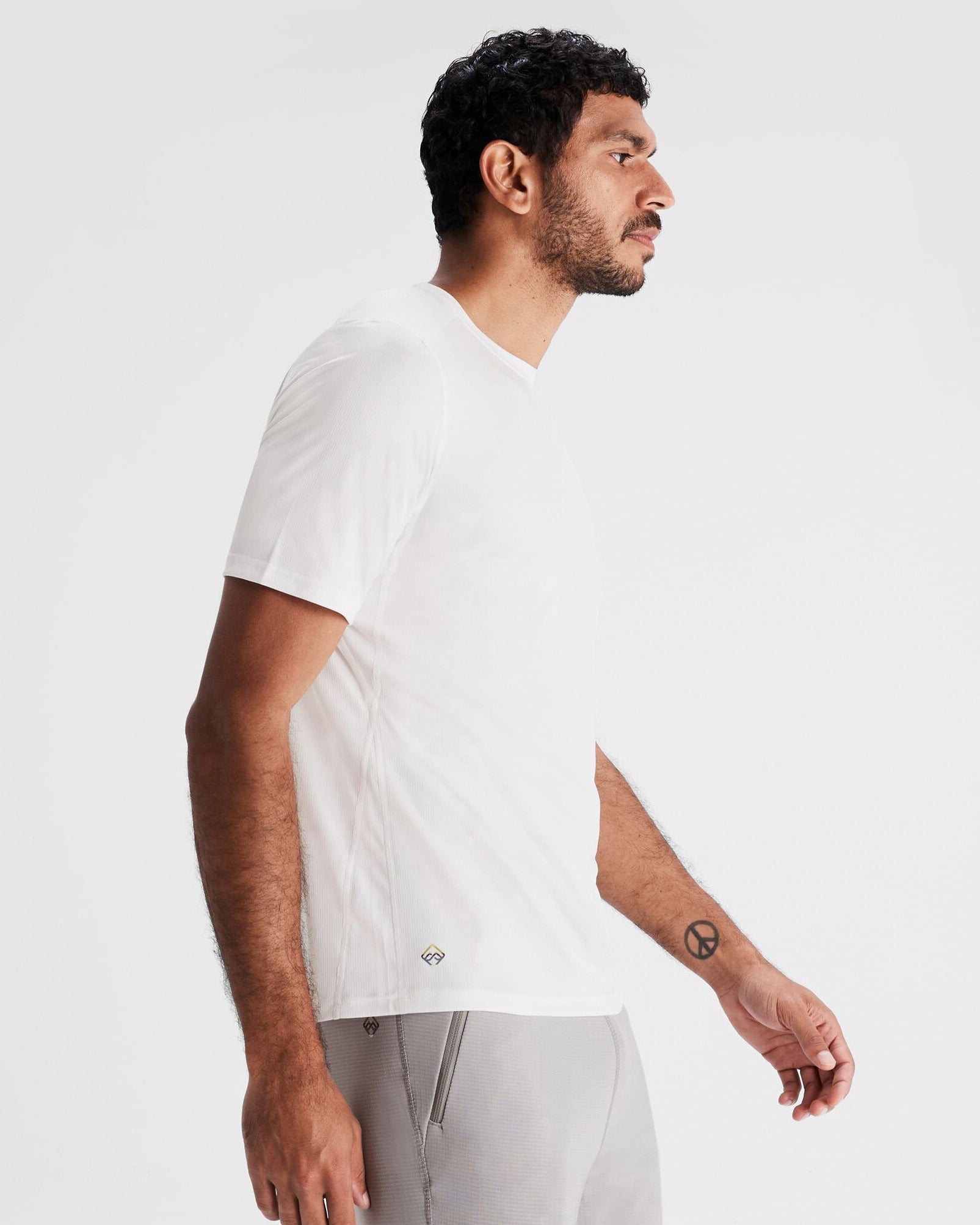 Premium Men's Seeker T-Shirt - Soft Cotton Crew Neck Tee - White Casual Shirt for Everyday Wear | Gym, Workout, Street Style & Lounge