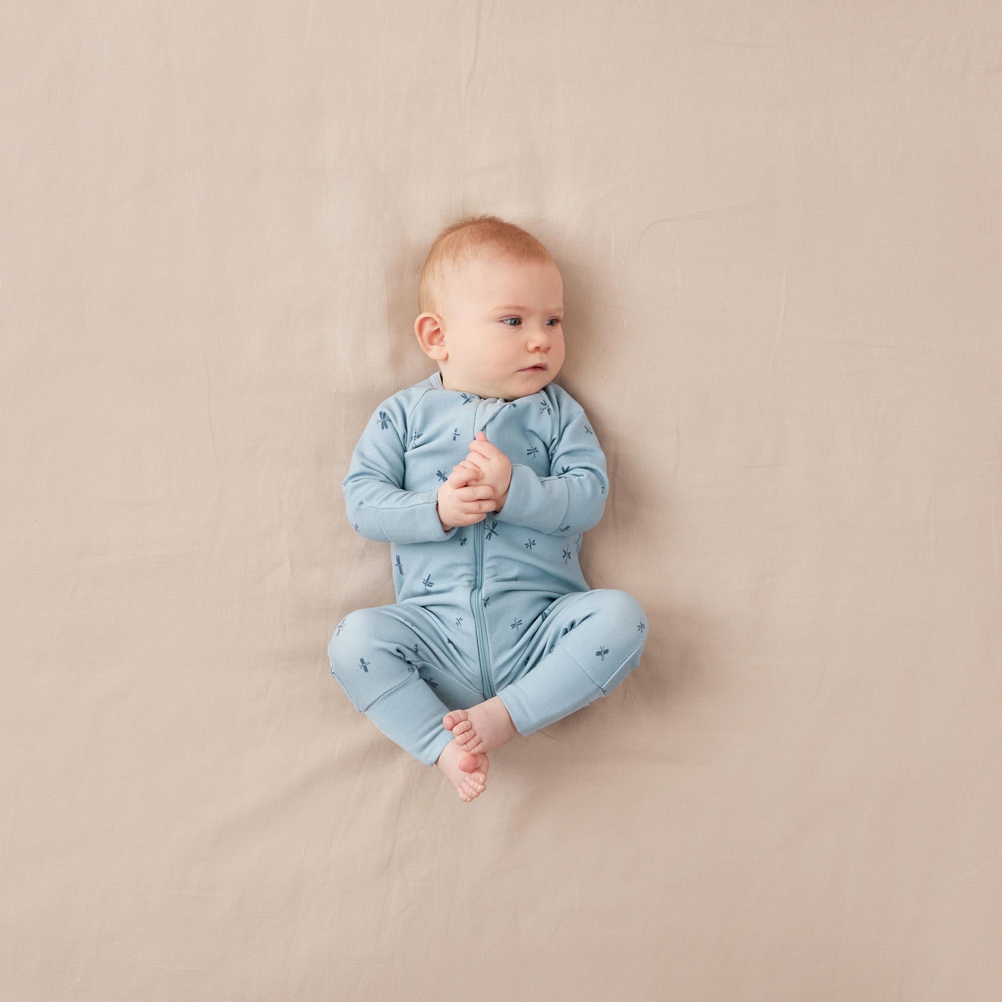 ergoPouch 1.0 TOG Long Sleeve Sleep Zip Bodysuit - Baby Sleepwear with Dragonfly Print - Perfect for Nursery, Bedtime & Newborn Comfort