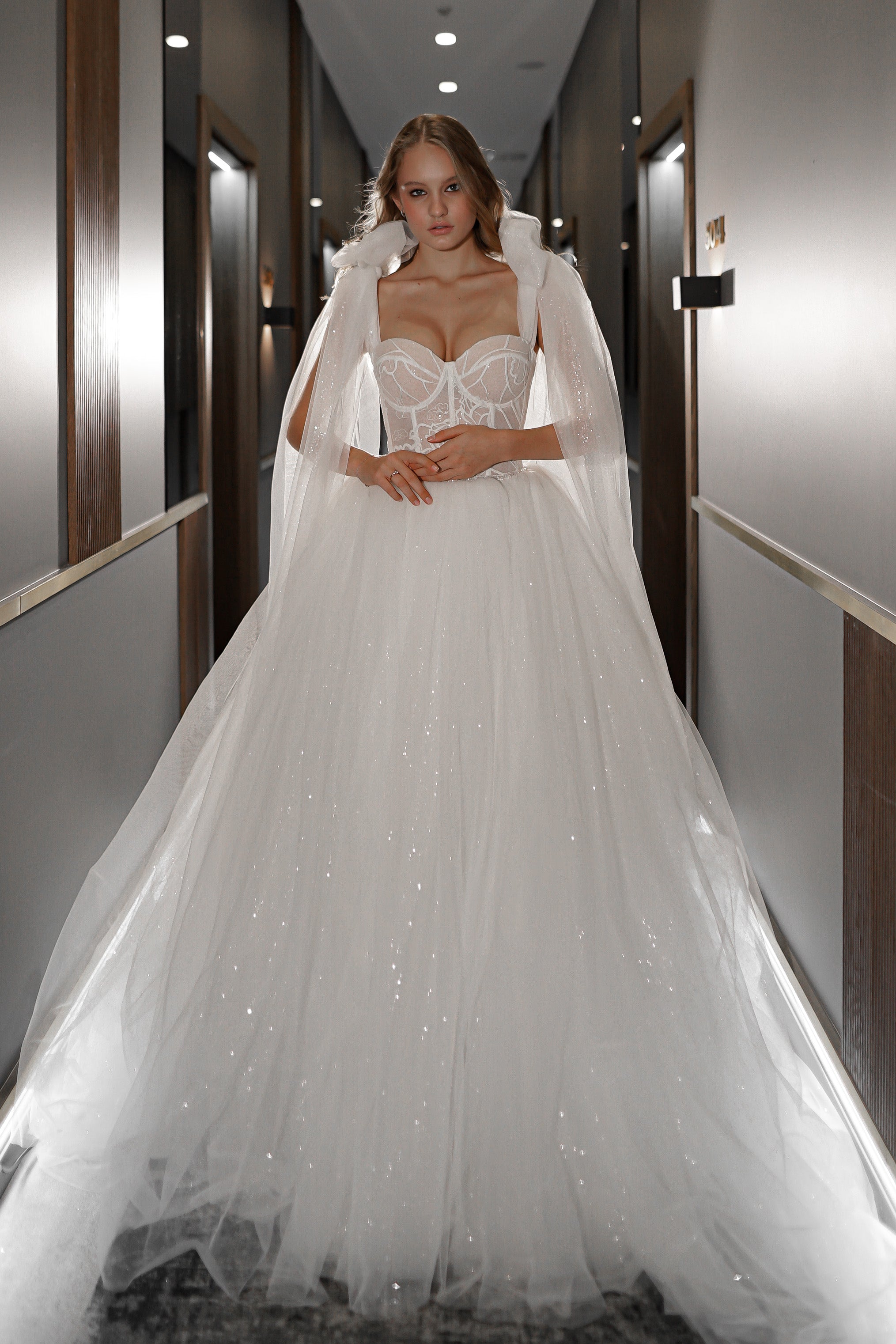 Elegant Floral Lace Wedding Dress Romanica with Detachable Straps - Perfect for Bridal, Beach Weddings & Romantic Photoshoots
