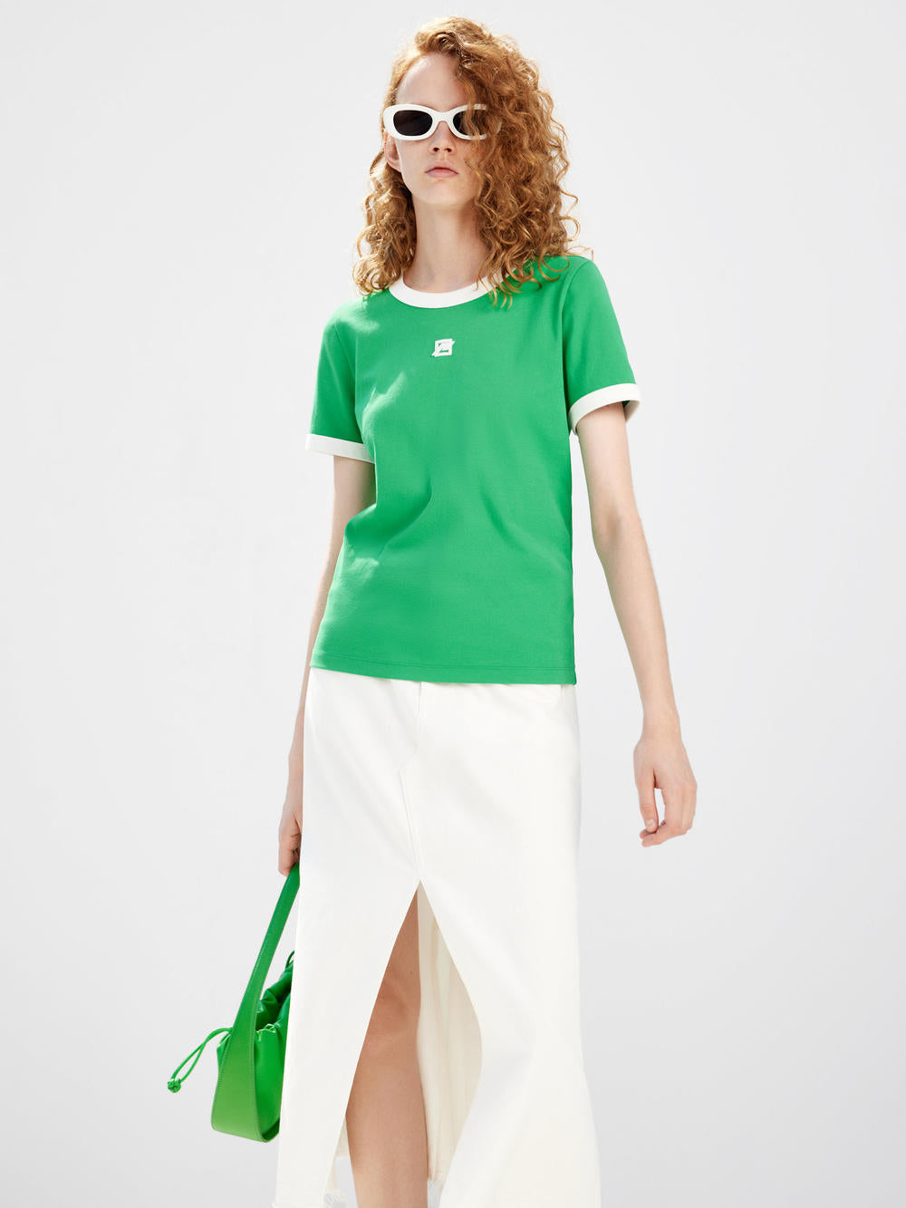Stylish Contrast Logo Cotton T-Shirt for Men & Women - Perfect for Casual Wear, Street Fashion & Everyday Outfits
