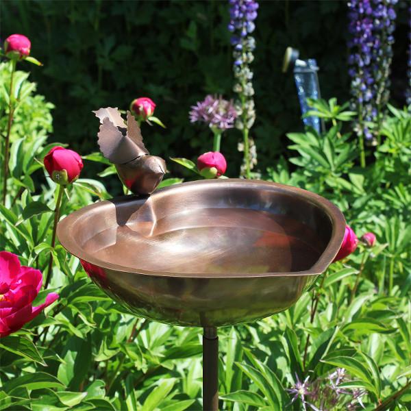 Heart Shaped Birdbath for Garden - Outdoor Decorative Bird Bath with Stand, Perfect for Attracting Birds to Your Backyard or Patio