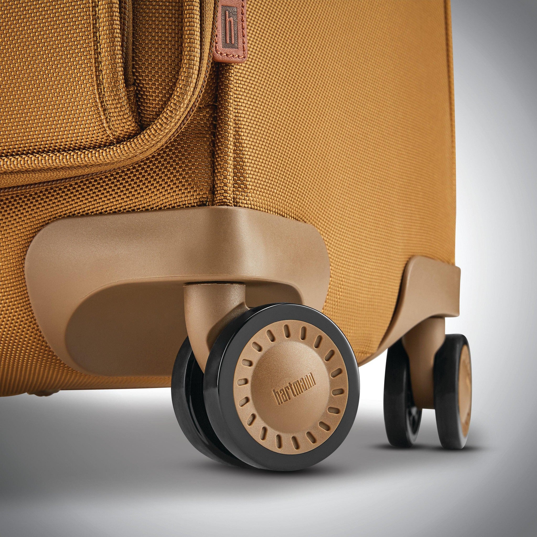 Hartmann Ratio Classic Deluxe 2 Global Carry On Spinner Luggage - Lightweight Expandable Suitcase for Business Travel & Weekend Getaways