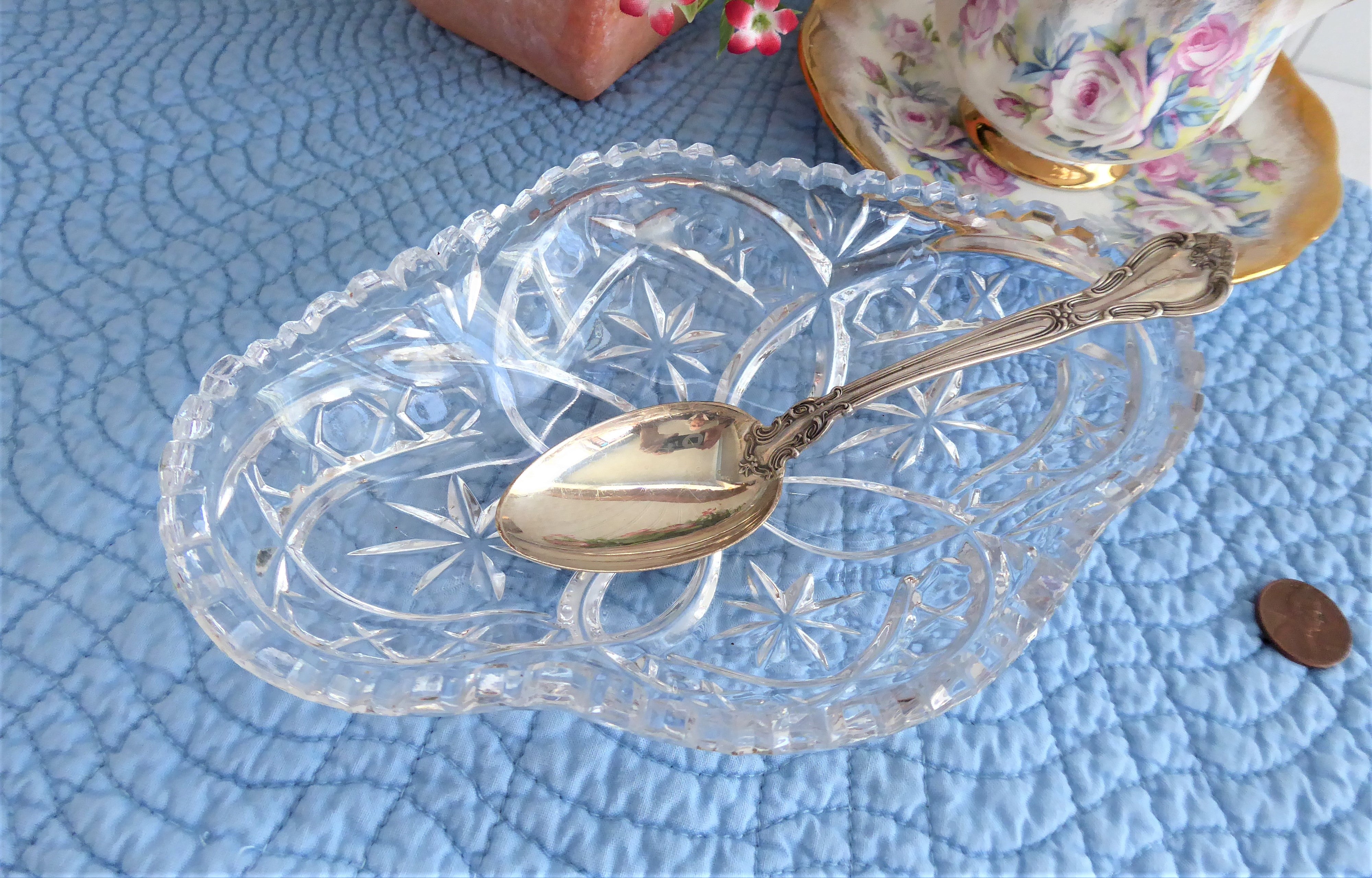 Vintage 1940s Lead Crystal Oval Star Fan Relish Spoon Dish with Sawtoothed Rim - Elegant Serving Piece for Antique Collectors & Dinner Parties