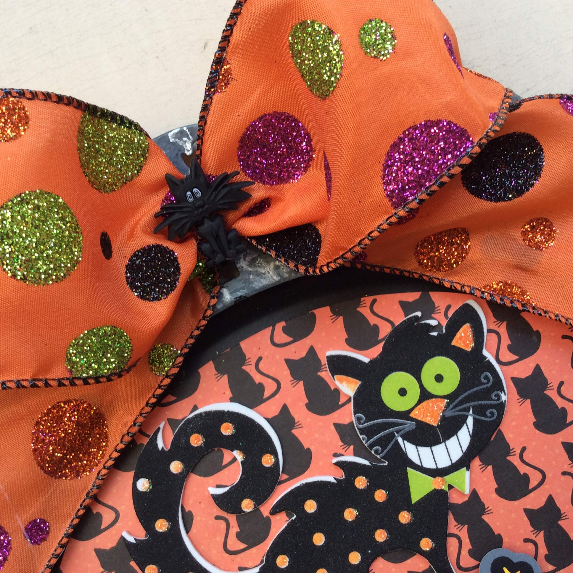 AGD Halloween Decor - Scaredy Black Cat Metal Charger Plate for Spooky Table Setting | Elegant Dinnerware for Halloween Party & Home Decor