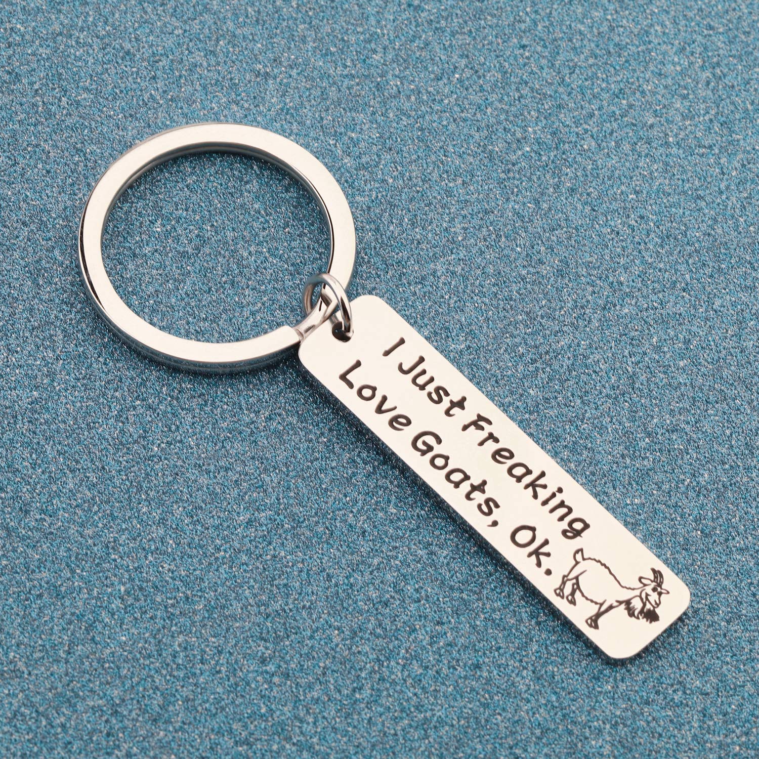 LQRI Funny Goat Keychain - Perfect Gift for Goat Lovers, Farmers & Crazy Goat Ladies | Silver Farm Animal Keyring for Pet Goat Enthusiasts | Great for Birthdays, Christmas & Farm-Themed Parties