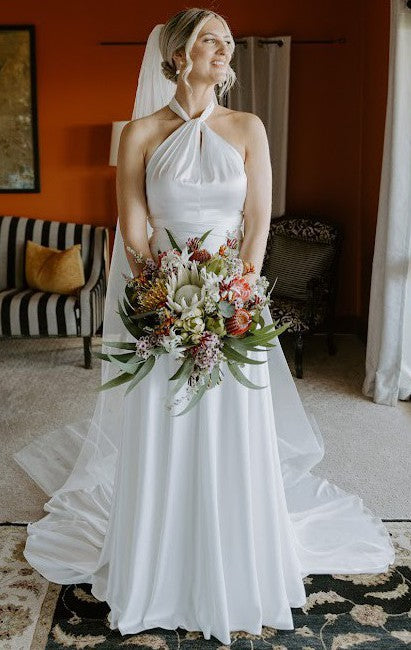 Pronovias Antalya Wedding Dress - Elegant Lace Bridal Gown for Bride, Perfect for Beach Weddings & Destination Ceremonies