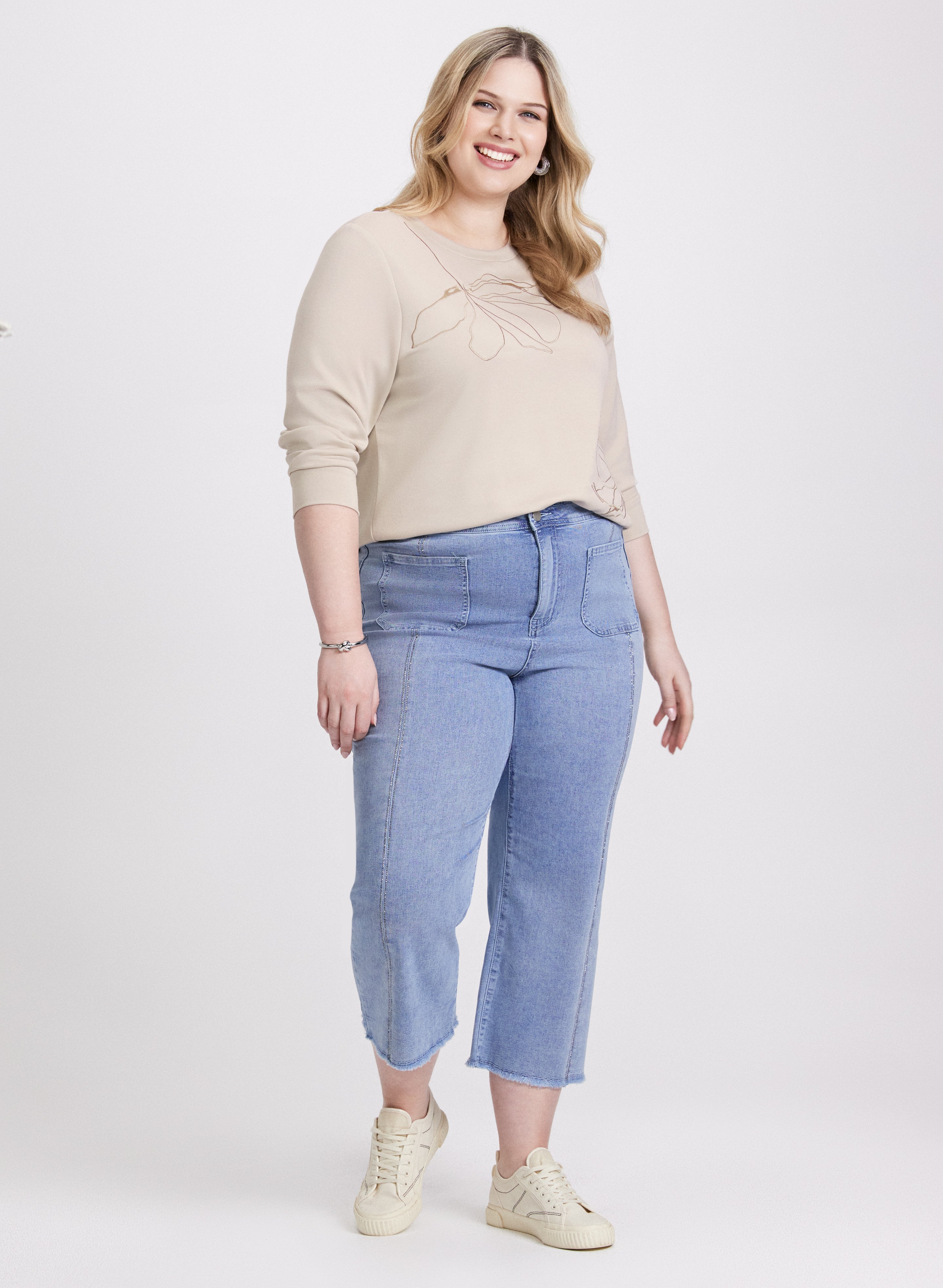 Stylish Women's Denim Capris with Patch Pockets - Comfortable Stretch Jeans for Casual Wear & Summer Outfits