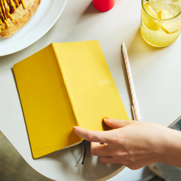 Hobonichi Techo 2025 Planner - Mustard Weeks Softcover Book, Weekly Horizontal Layout, January Start, Monday Start (English Edition) | Perfect for Journaling, Work Planning & Daily Organization