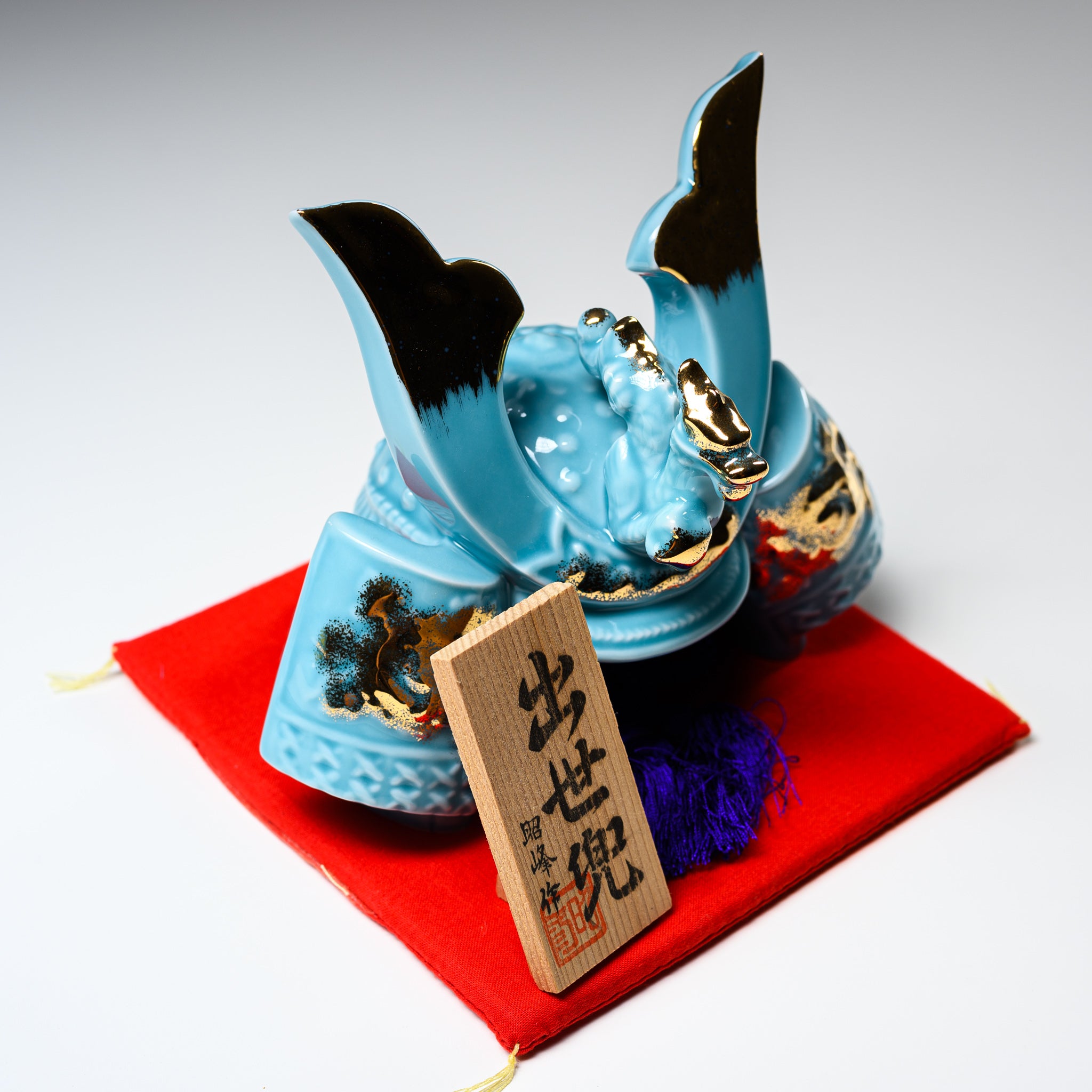 Seto Ware Samurai Helmet Ornament - Japanese Traditional Decorative Kabuto for Home & Office Display - Perfect for Collectors, Gifts, and Feng Shui Decor