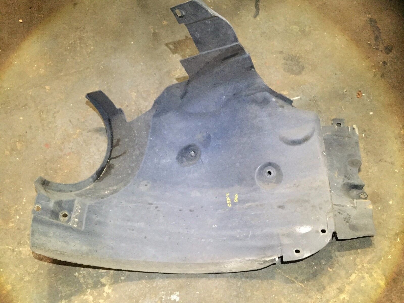 2003-2006 Mercedes C230 W203 Coupe Right Passenger Front Fender Liner OEM Replacement Part - Perfect Fit for Car Repair & Maintenance
