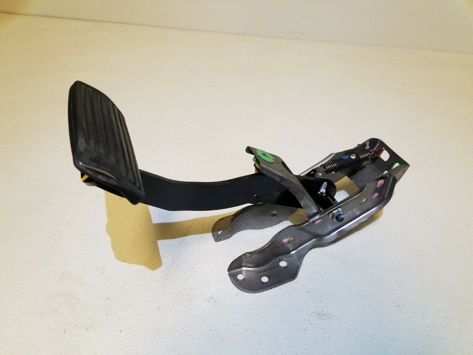 2005-2008 Acura RL Brake Pedal OEM Replacement Part - Perfect for Brake System Repair & Maintenance