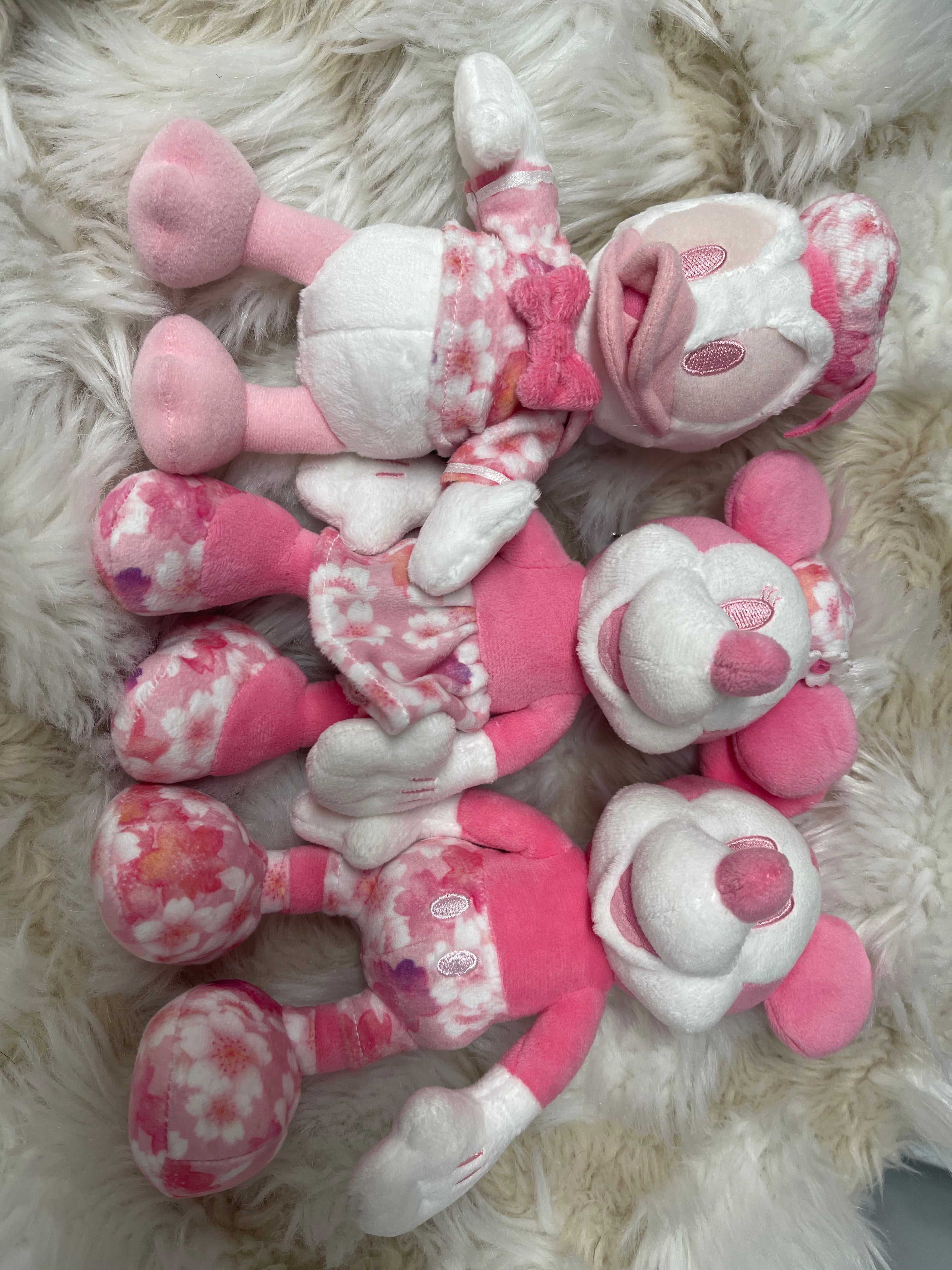 Tokyo Disney Minnie Mouse Sakura Keychain Badge Plush - Cute Kawaii Collectible for Bags, Backpacks & Gifts | Perfect for Disney Fans & Anime Lovers