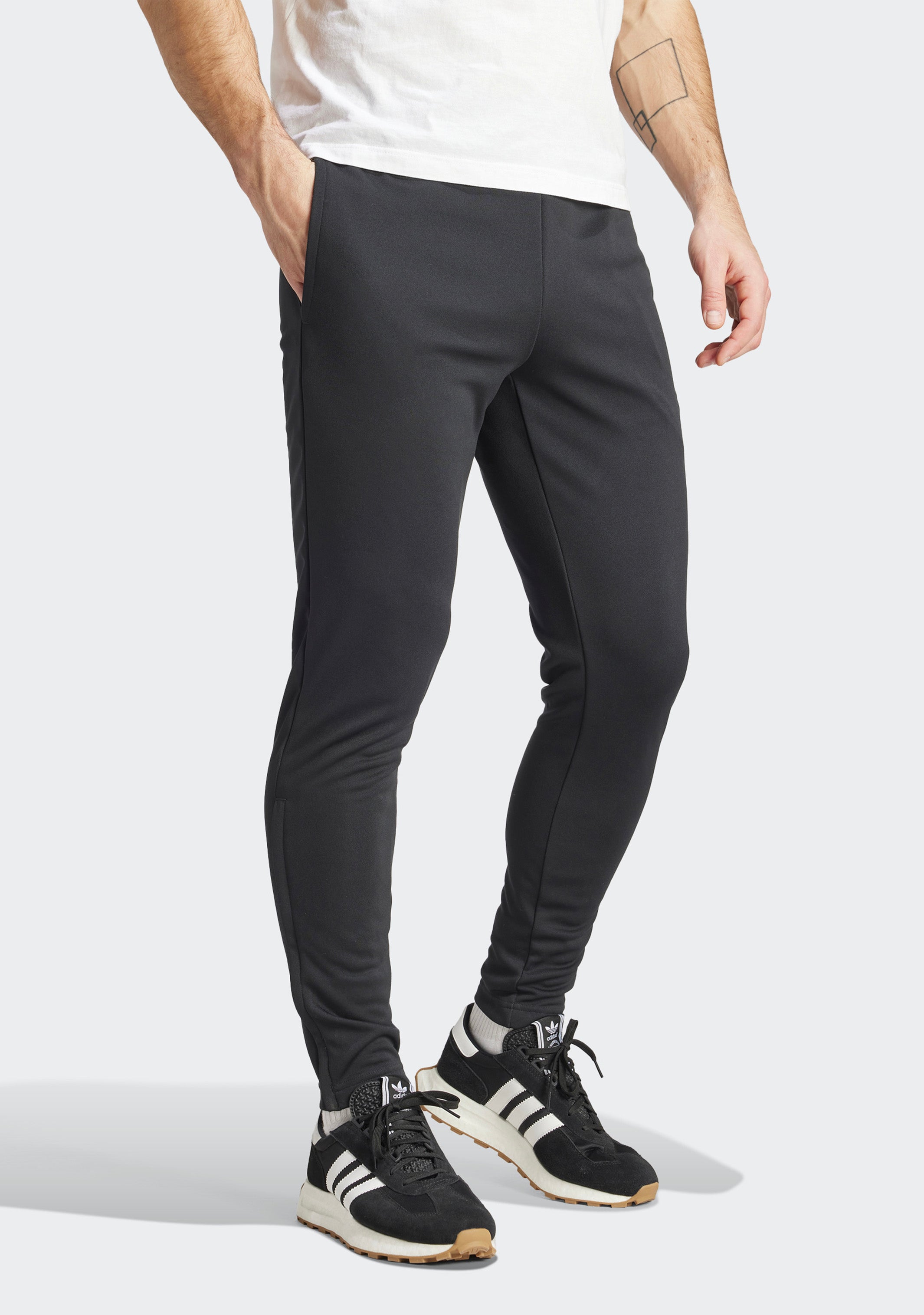 Adidas Men's Entrada 22 Training Track Pants - Lightweight Workout Joggers for Gym & Running - Comfortable Athletic Sweatpants with Stretch Fabric