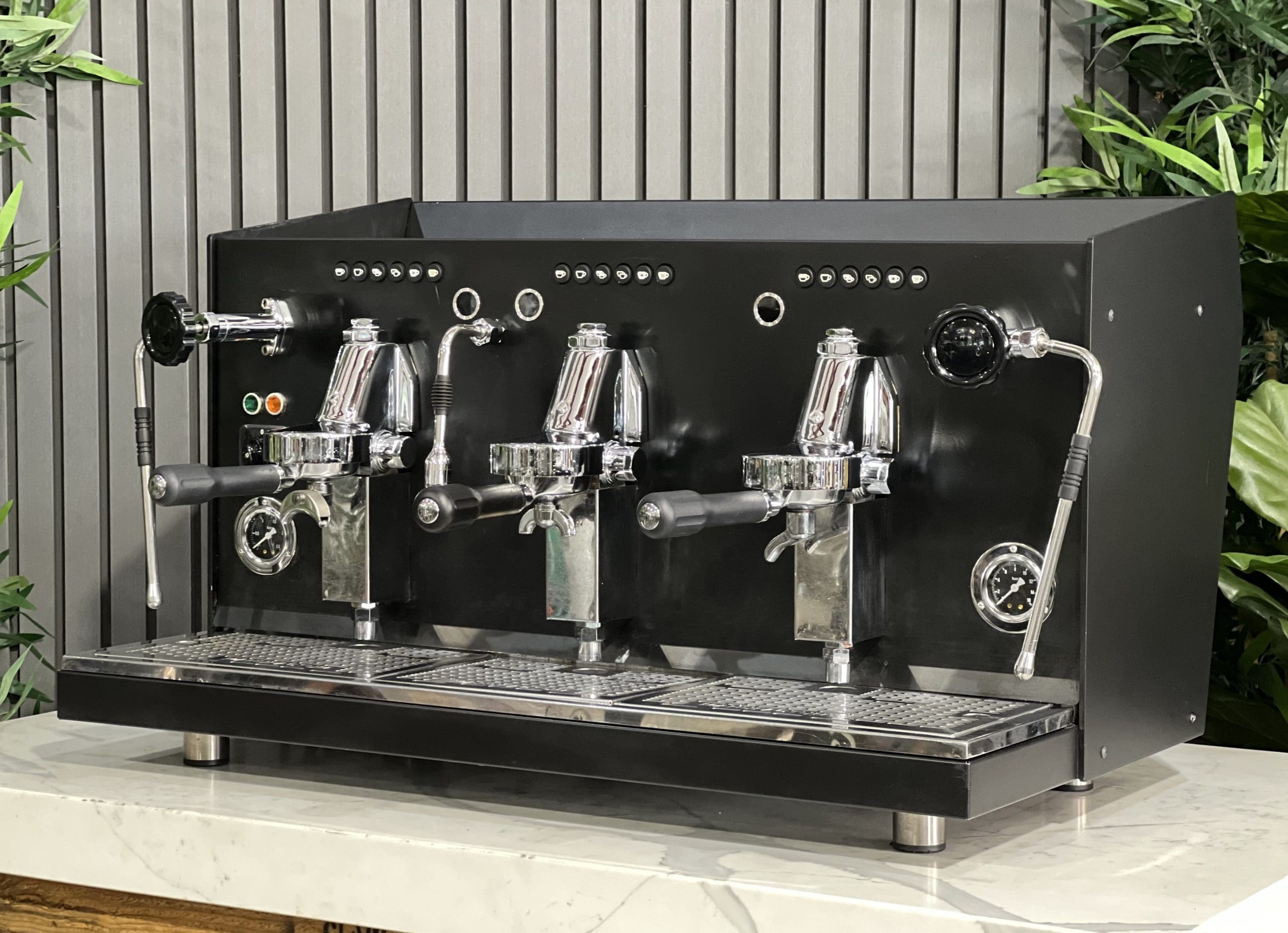 Brugnetti Giulia Manufactum 3 Group Black Commercial Espresso Machine - Professional Coffee Maker for Cafes, Restaurants & Offices