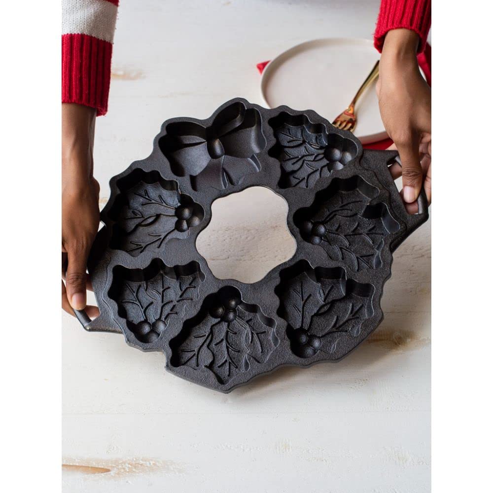 Lodge Cast Iron Holiday Wreath Pan - 14.69 Inch Skillet for Baking, Roasting & Serving | Perfect for Christmas Cookies, Cornbread & Festive Meals | Durable Kitchen Essential for Holiday Cooking & Gift Giving