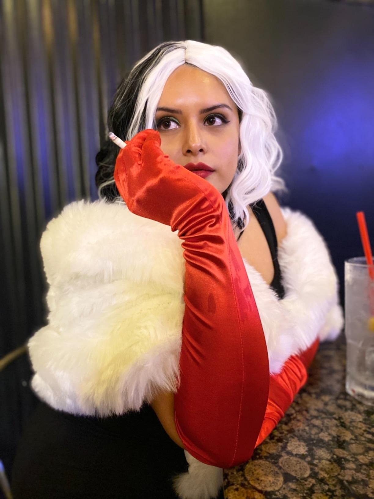 Stylish Black and White Cruella De Vil Wig for Women - Short Curly Wavy Costume Hairpiece | Soft & Comfortable for Halloween, Cosplay, Themed Parties & Dress-Up Events
