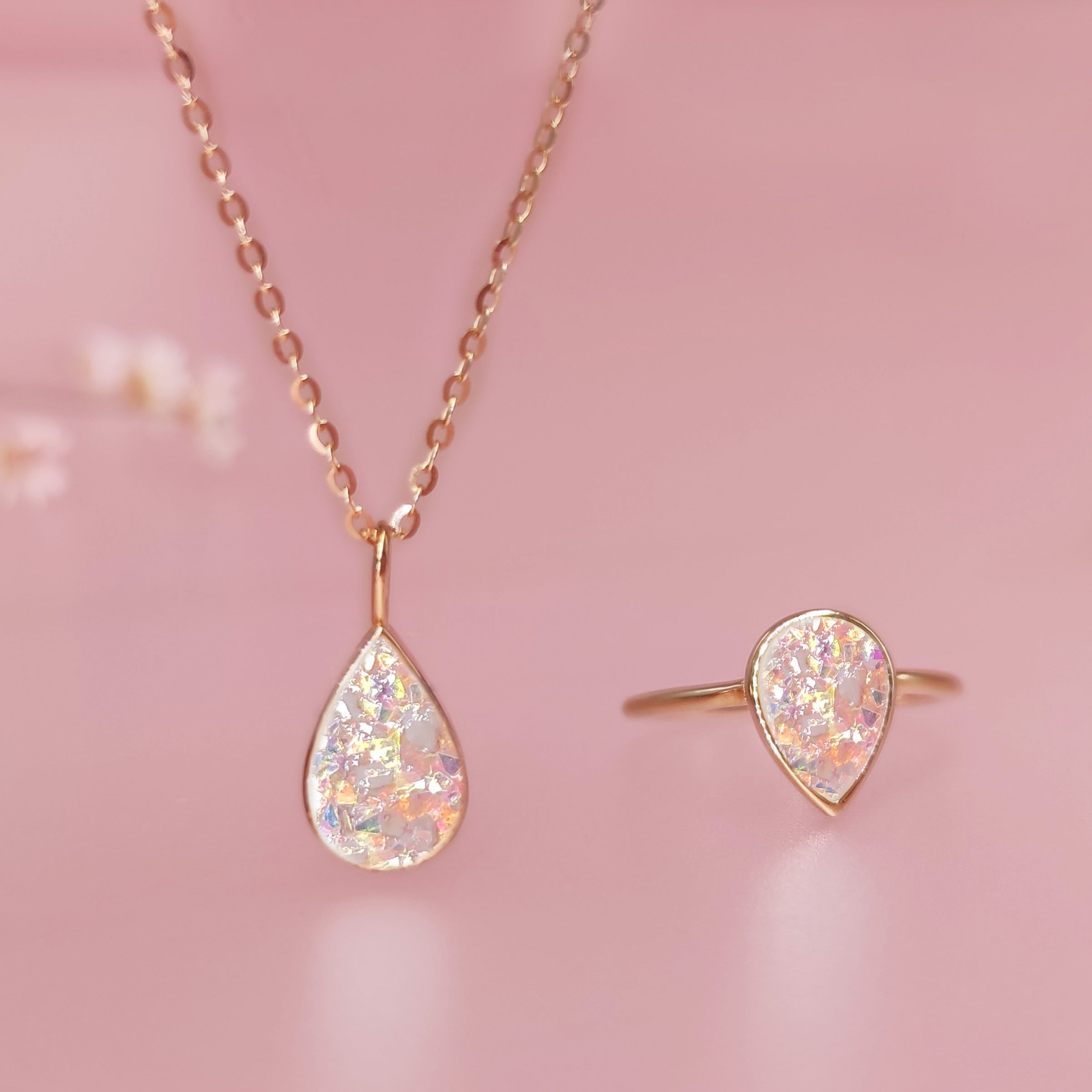 Whispering Flames Ashes Necklace - Elegant Memorial Jewelry for Loved Ones - Perfect for Remembrance, Sympathy Gifts & Special Occasions