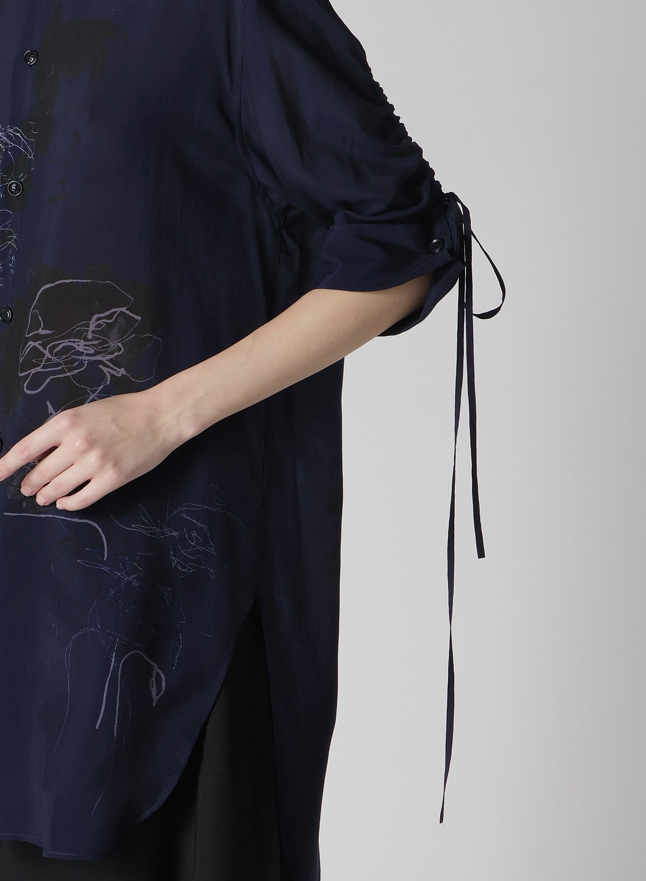CU/LAWN Floral Sketch Print Shirred Sleeve Blouse - Women's Fashion Top for Spring Summer, Office Wear & Casual Outings