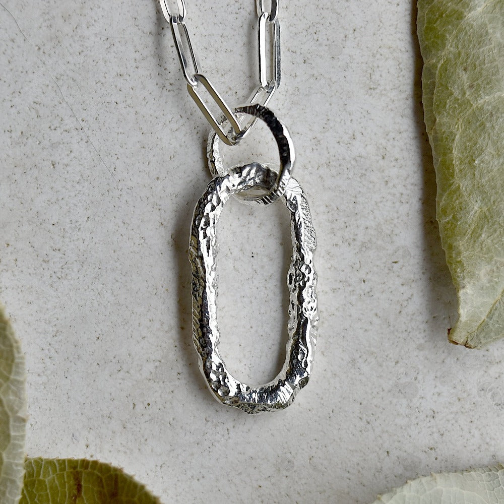 Fragment Link Pendant Necklace - Trendy Stainless Steel Chain Jewelry for Women - Perfect for Casual Wear, Date Nights & Gifts