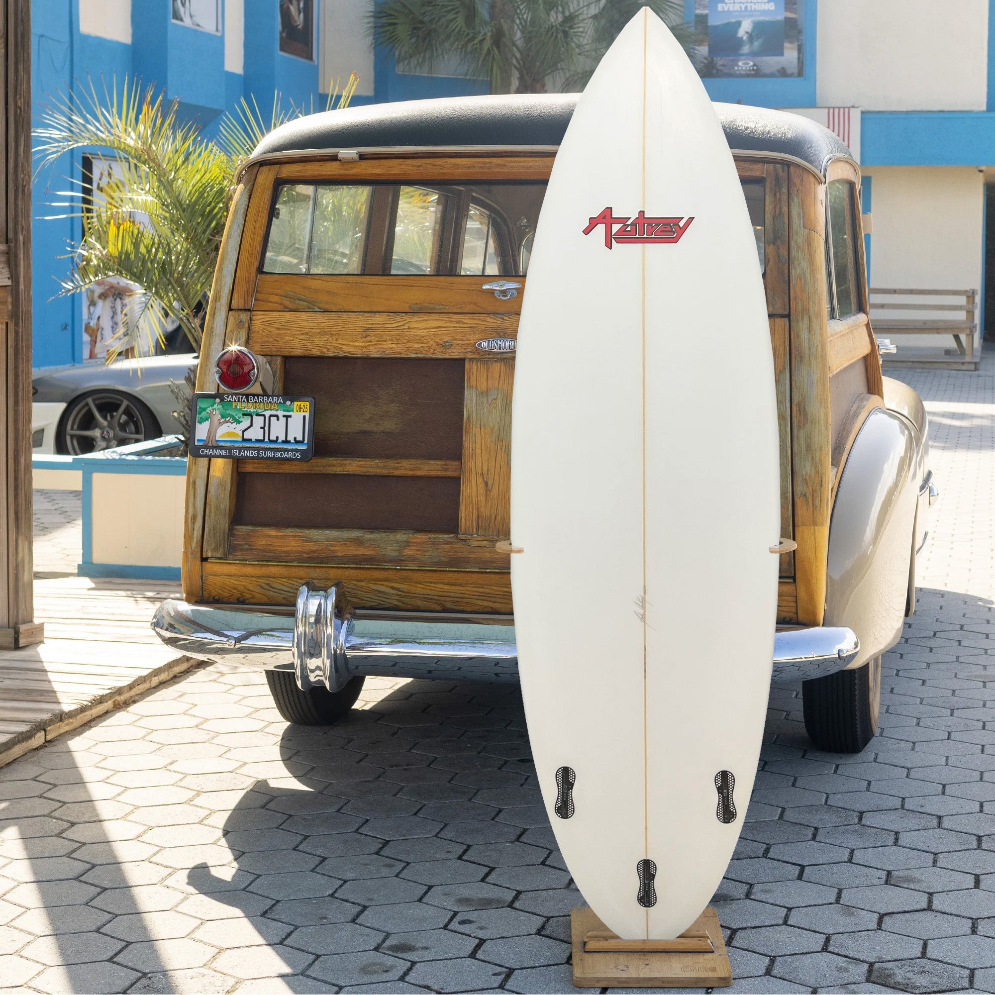 5'11 Autrey Shortboard Surfboard for Beginners & Pros - Perfect for Beach Waves & Coastal Surfing Adventures