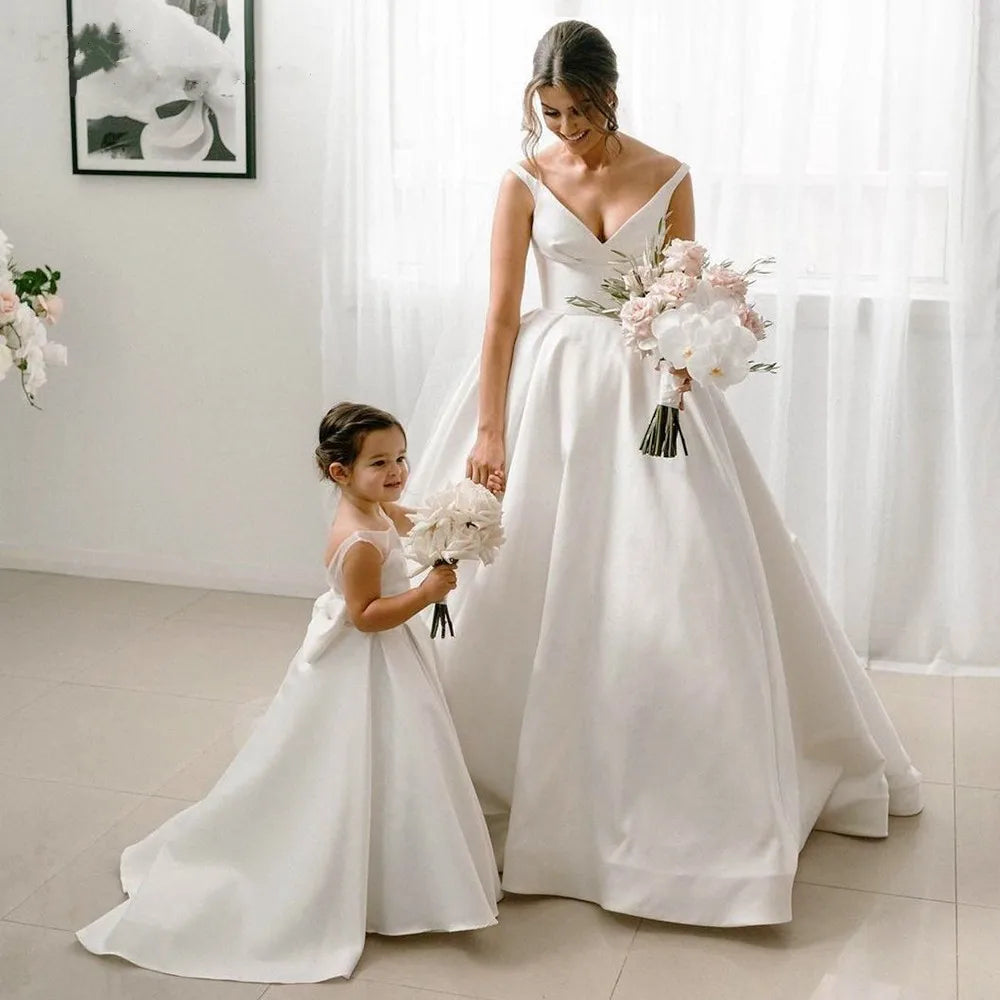 Elegant White A-Line Tulle Bow Flower Girl Dress for Weddings, Baptisms & Special Occasions - Perfect for Pageants, Photoshoots & Birthday Parties