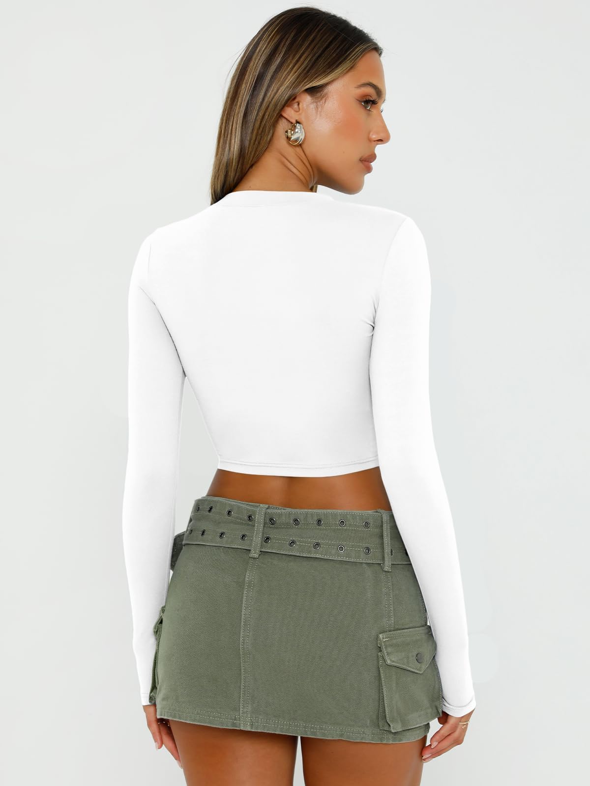 Trendy Queen Women's Long Sleeve Crop Tops - Slim Fitted Basic Shirts for Teen Girls | Y2K Fashion 2025 | Perfect for Going Out, Parties & Casual Wear
