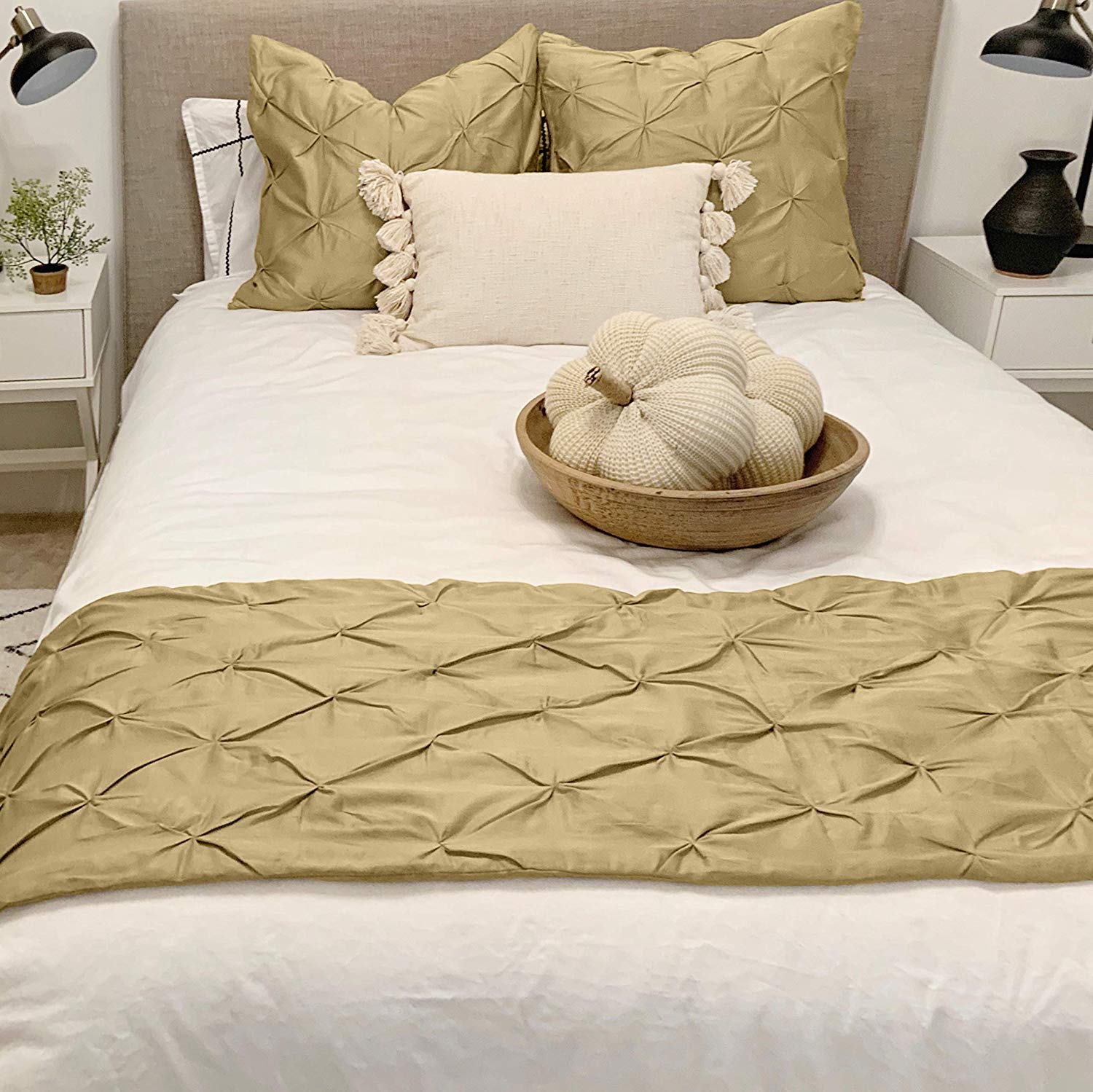 Ultra Soft 100% Cotton 800 Thread Count Pinch Pleated Bed Runner - Queen Size 88