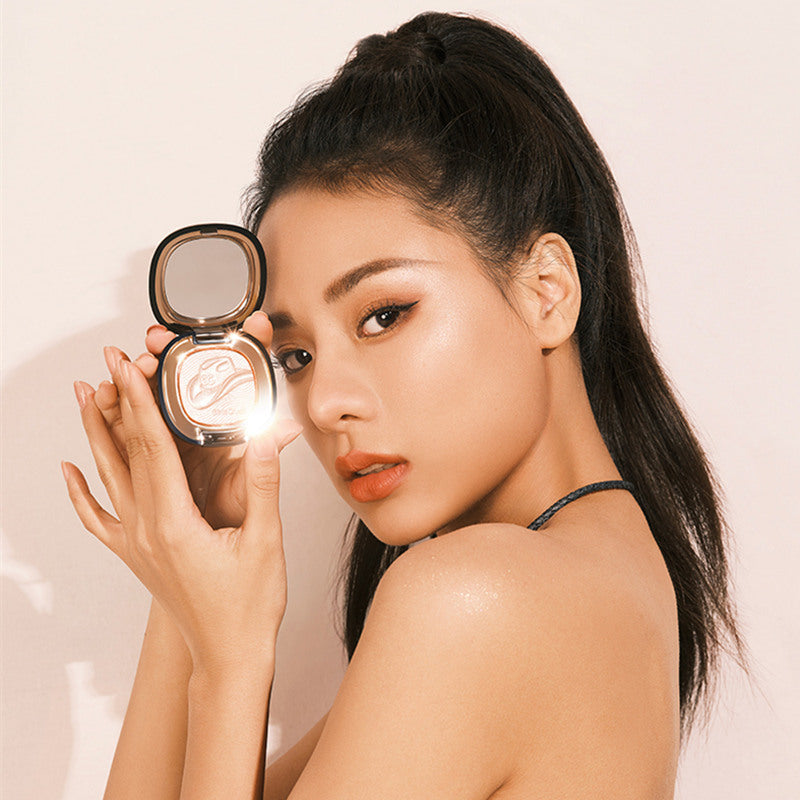 Girls Crush Wild Trip Series Pearlescent Highlighter - Shimmer Makeup for Party, Festival & Night Out Glam