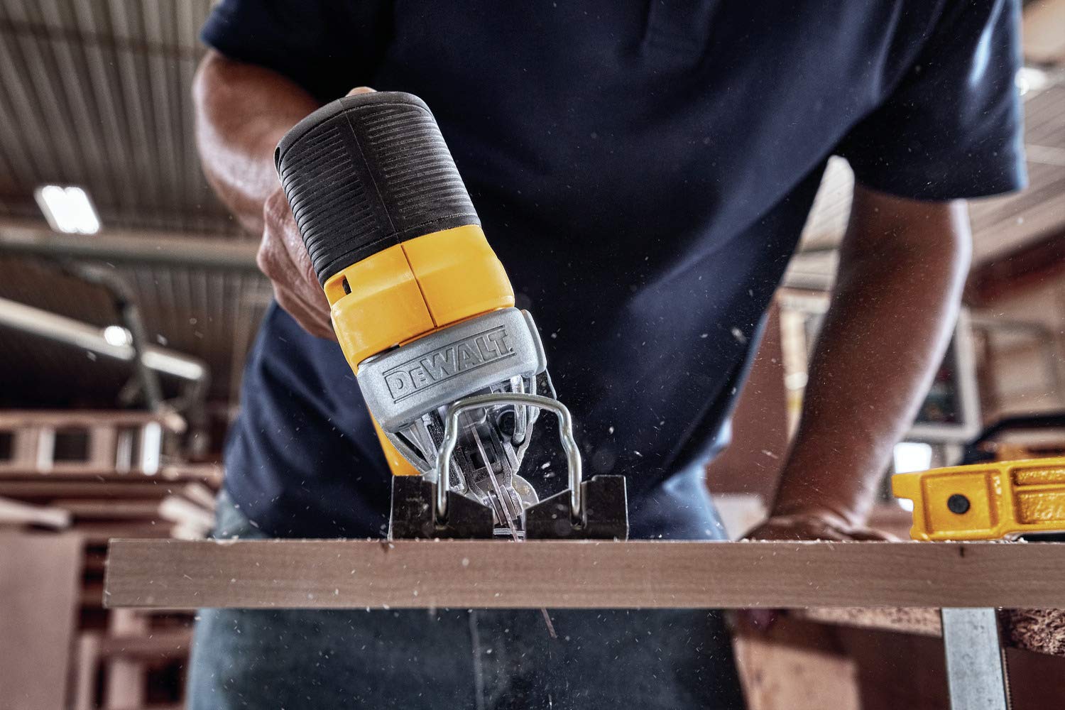 DEWALT 20V MAX* Brushless Jig Saw with 4.0Ah Battery (DCS334B & DCB204) - No Charger Included | Cordless Power Tool for Woodworking, Metal Cutting & DIY Projects